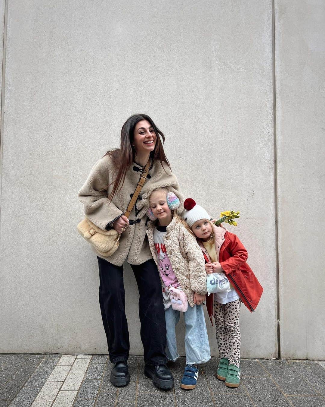 ゴーラさんのインスタグラム写真 - (ゴーラInstagram)「@franki.dammone and her family styling our signature Gola Harrier kids' styles 👟⁠ ⁠ Search all of our kids' styles at Gola.co.uk」4月21日 2時20分 - golaclassics