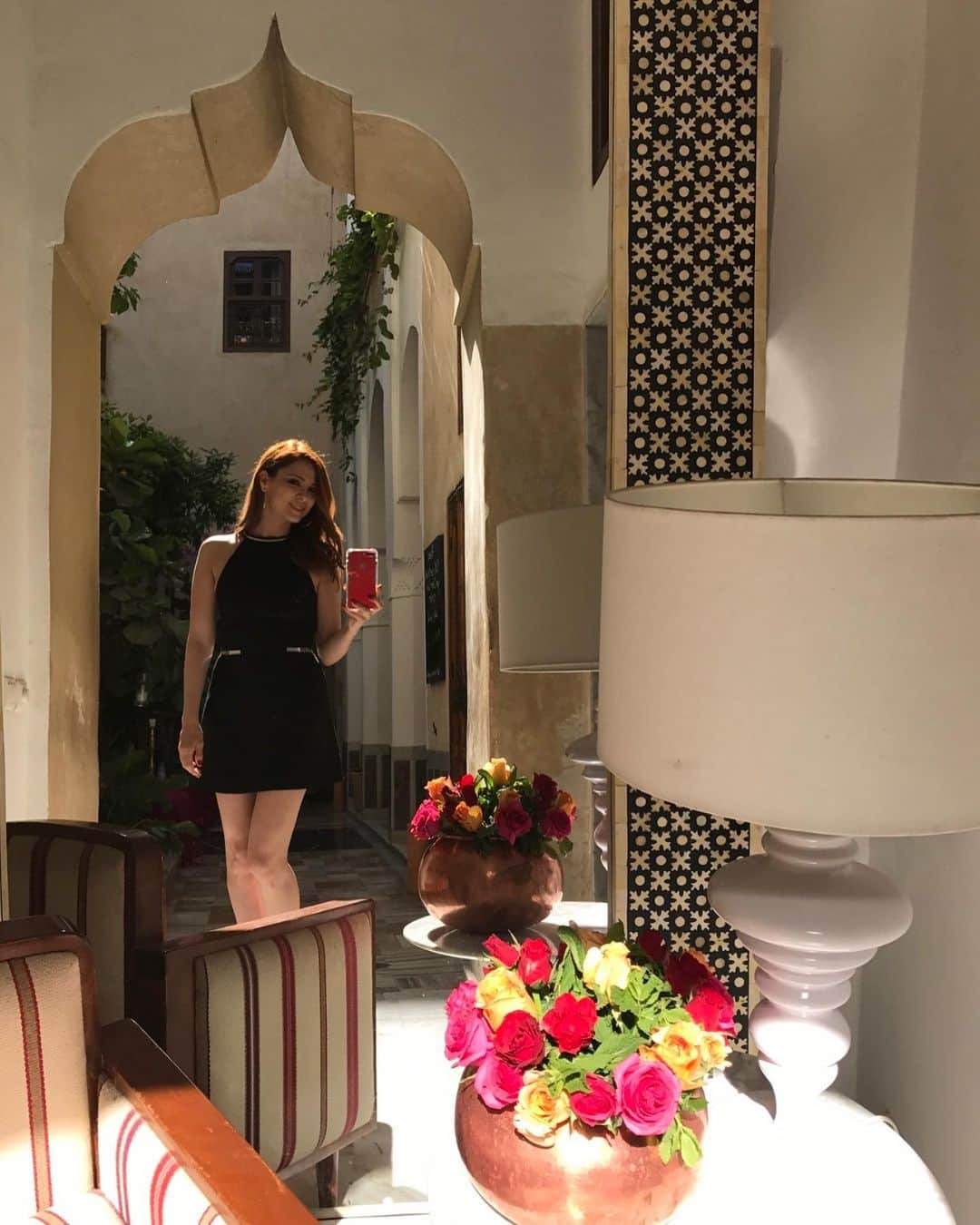 Mine Tugayのインスタグラム：「Marakeş dump 🌸#tbt  Herkese iyi bayramlar 🙏🏻💫💕」