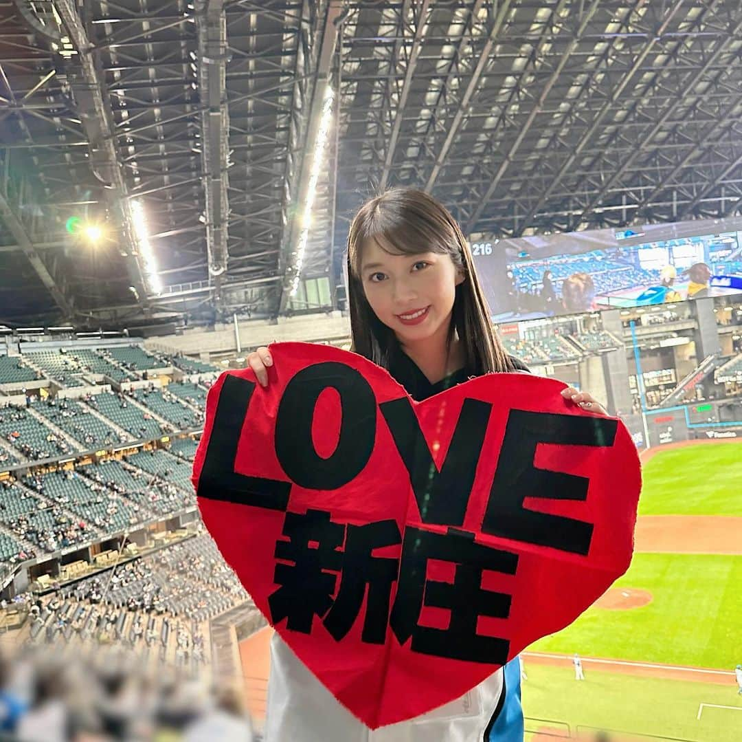 牧野真莉愛さんのインスタグラム写真 - (牧野真莉愛Instagram)「♡ ♡ ⚾️2023パ・リーグ公式戦⚾️ 北海道日本ハムファイターズVS.千葉ロッテマリーンズ 2023.4.19(水)🐻エスコンフィールドHOKKAIDO 🐻🐻🐿🦊 うちの試合行きました💖応援❣️❣️❣️ LOVE❤️新庄 🎀 つづく🐰“まりブロ”みてね ♡ ♡  #LOVE新庄 ❤️ #北海道日本ハムファイターズ 💖  #lovefighters 🐻🐻🐿🦊  #GAORASPORTS ⚾️ #GAORA  #モーニング娘23 #牧野真莉愛」4月21日 2時26分 - maria_makino.official