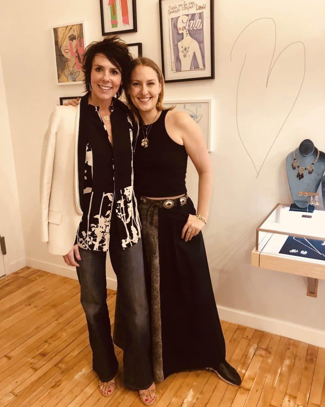 ルル フロストのインスタグラム：「A great memory popped up today on my friend @thesaraheasley memory timeline… and what a nice one at that!! Love the strong business Sarah has built with her badass company @maisonmarchestyle  Love ya Sarah!!」