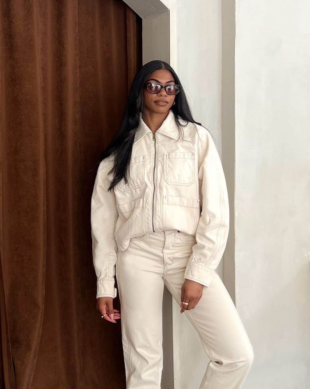 Banana Republic のインスタグラム：「An ecru moment with @mayarimmer. #TheBRLook」
