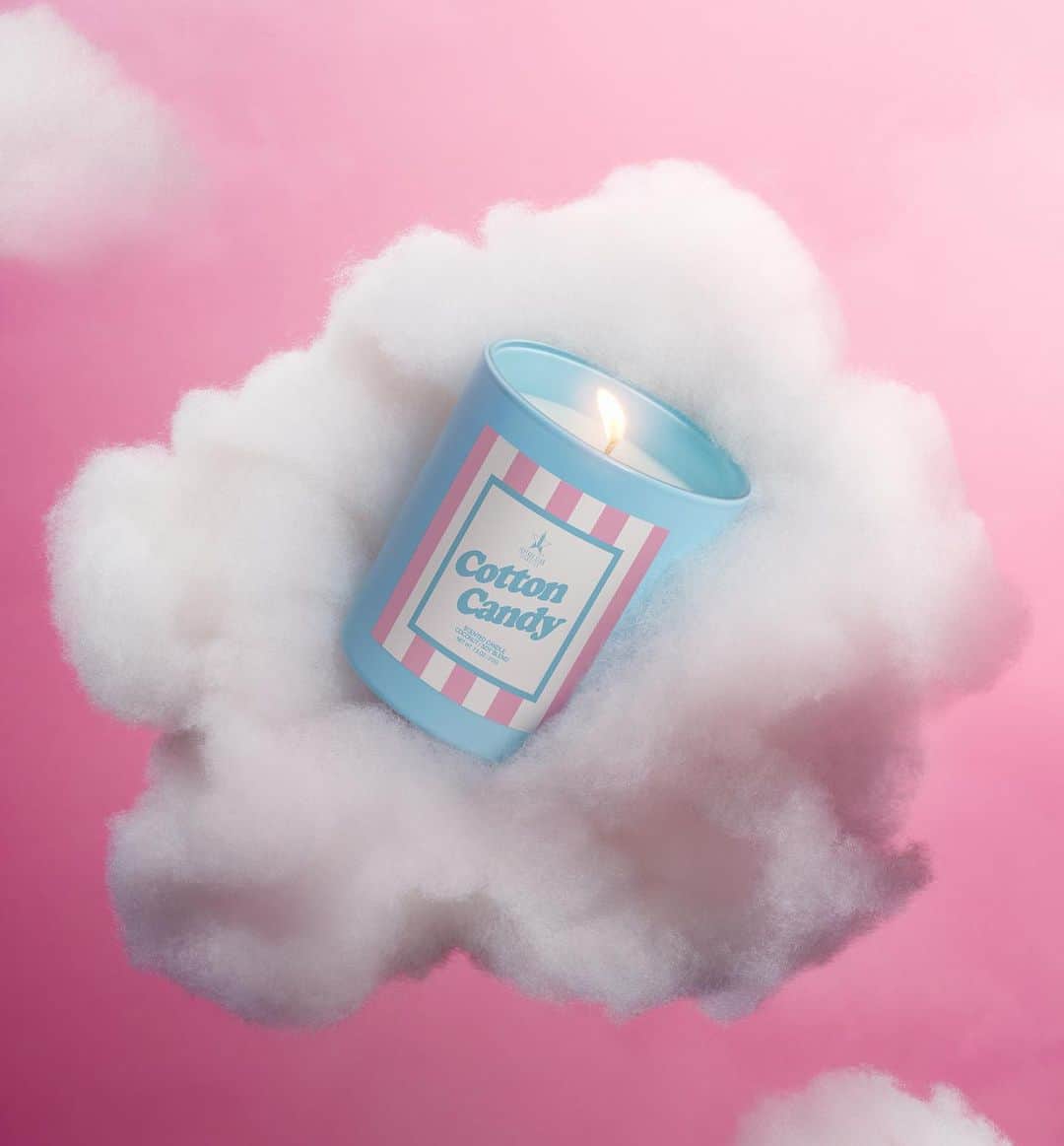 Jeffree Star Cosmeticsさんのインスタグラム写真 - (Jeffree Star CosmeticsInstagram)「Wake up and smell the sweet delicious flavor of our #CottonCandy Dream candle 🍭 #jeffreestarcosmetics #candle」4月21日 2時38分 - jeffreestarcosmetics