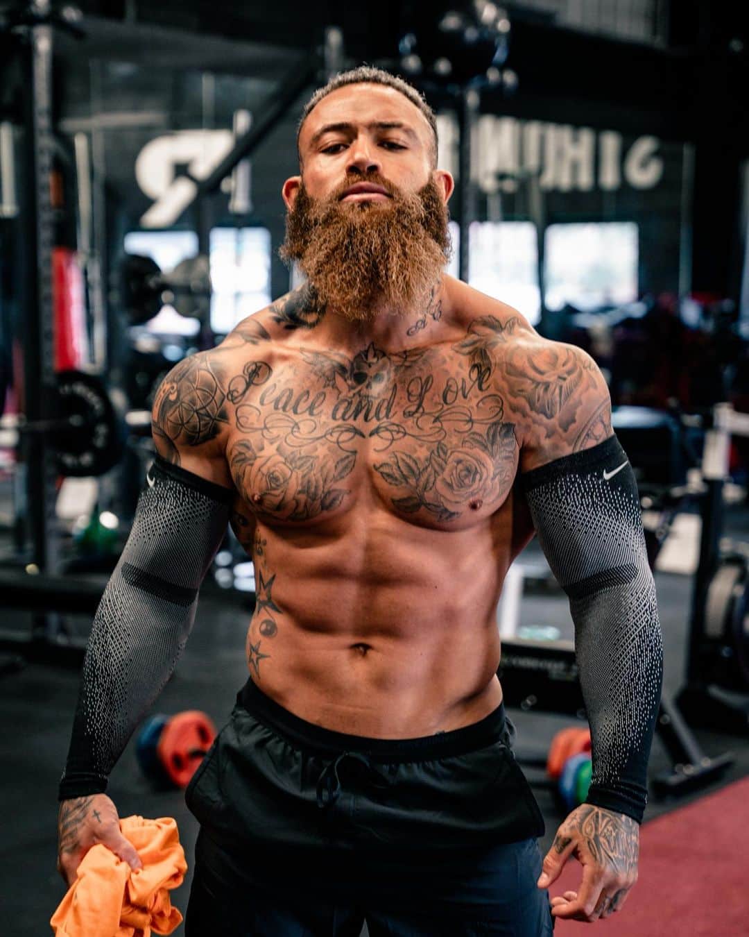 アシュリー・ケインさんのインスタグラム写真 - (アシュリー・ケインInstagram)「I’ve decided to add some strength and conditioning to my running, kayaking and swimming program with the aim of increasing performance output and mitigating the risk of injury 🦾  Remember: 𝙉𝙚𝙫𝙚𝙧 𝙪𝙣𝙙𝙚𝙧𝙚𝙨𝙩𝙞𝙢𝙖𝙩𝙚 𝙩𝙝𝙚 𝙞𝙢𝙥𝙤𝙧𝙩𝙖𝙣𝙘𝙚 𝙤𝙛 𝙗𝙚𝙞𝙣𝙜 𝗦𝗧𝗥𝗢𝗡𝗚. 𝘽𝙤𝙩𝙝 𝙢𝙚𝙣𝙩𝙖𝙡𝙡𝙮 𝙖𝙣𝙙 𝙥𝙝𝙮𝙨𝙞𝙘𝙖𝙡𝙡𝙮. 𝙇𝙞𝙛𝙚 𝙞𝙨 𝙩𝙤𝙪𝙜𝙝, 𝙗𝙪𝙩 𝙨𝙤 𝙖𝙧𝙚 𝙮𝙤𝙪!  Despite what you may think, I’ve stayed away from lifting as much as possible in the last two years to minimise muscle gain in aid of my endurance. However, if we make it back from the Yukon in July… I’m sniffing around the opportunity of attempting a World Record before the year is out and based on this, I will need strength and endurance together in abundance 😤  Note: 𝙊𝙣𝙚 𝙨𝙚𝙘𝙧𝙚𝙩 𝙤𝙛 𝙨𝙪𝙘𝙘𝙚𝙨𝙨 𝙞𝙣 𝙡𝙞𝙛𝙚 𝙞𝙨 𝙩𝙤 𝙗𝙚 𝙧𝙚𝙖𝙙𝙮 𝙛𝙤𝙧 𝙮𝙤𝙪𝙧 𝙤𝙥𝙥𝙤𝙧𝙩𝙪𝙣𝙞𝙩𝙮 𝙬𝙝𝙚𝙣 𝙞𝙩 𝙘𝙤𝙢𝙚𝙨. 𝙒𝙤𝙧𝙠 𝙝𝙖𝙧𝙙, 𝙨𝙩𝙖𝙮 𝙙𝙞𝙨𝙘𝙞𝙥𝙡𝙞𝙣𝙚𝙙 𝙖𝙣𝙙 𝙖𝙡𝙬𝙖𝙮𝙨 𝙗𝙚𝙡𝙞𝙚𝙫𝙚 𝙞𝙣 𝙮𝙤𝙪𝙧𝙨𝙚𝙡𝙛!  For everyone asking about the IVs that I have: It’s a bespoke IV specifically designed for long distance endurance events. The main objective is to reduce or cancel any chance of cramping or muscle spasms due to the immense stress on the body. So a bespoke IV is designed taking into account blood work analysis and training duration. The IV contains a blend of minerals, vitamins and importantly, electrolytes. To aid in long distance events such as the 125 mile ultra kayak. Available after consultation from @transformnow.co.uk 🧬   📸 @billybrownhill」4月21日 3時00分 - mrashleycain