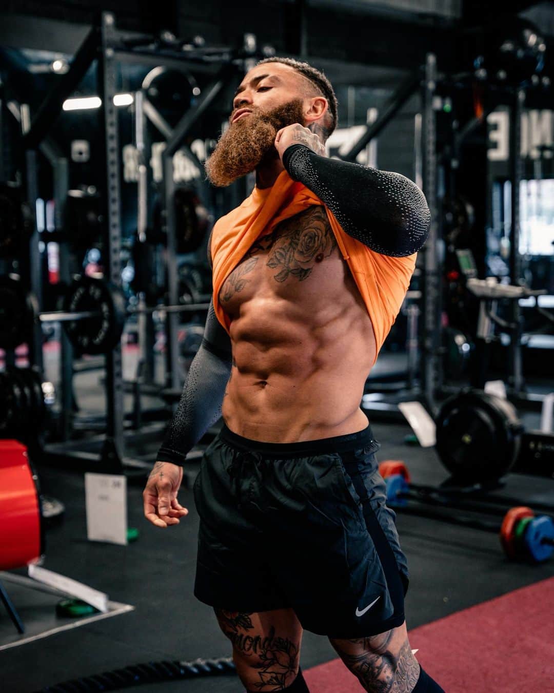 アシュリー・ケインさんのインスタグラム写真 - (アシュリー・ケインInstagram)「I’ve decided to add some strength and conditioning to my running, kayaking and swimming program with the aim of increasing performance output and mitigating the risk of injury 🦾  Remember: 𝙉𝙚𝙫𝙚𝙧 𝙪𝙣𝙙𝙚𝙧𝙚𝙨𝙩𝙞𝙢𝙖𝙩𝙚 𝙩𝙝𝙚 𝙞𝙢𝙥𝙤𝙧𝙩𝙖𝙣𝙘𝙚 𝙤𝙛 𝙗𝙚𝙞𝙣𝙜 𝗦𝗧𝗥𝗢𝗡𝗚. 𝘽𝙤𝙩𝙝 𝙢𝙚𝙣𝙩𝙖𝙡𝙡𝙮 𝙖𝙣𝙙 𝙥𝙝𝙮𝙨𝙞𝙘𝙖𝙡𝙡𝙮. 𝙇𝙞𝙛𝙚 𝙞𝙨 𝙩𝙤𝙪𝙜𝙝, 𝙗𝙪𝙩 𝙨𝙤 𝙖𝙧𝙚 𝙮𝙤𝙪!  Despite what you may think, I’ve stayed away from lifting as much as possible in the last two years to minimise muscle gain in aid of my endurance. However, if we make it back from the Yukon in July… I’m sniffing around the opportunity of attempting a World Record before the year is out and based on this, I will need strength and endurance together in abundance 😤  Note: 𝙊𝙣𝙚 𝙨𝙚𝙘𝙧𝙚𝙩 𝙤𝙛 𝙨𝙪𝙘𝙘𝙚𝙨𝙨 𝙞𝙣 𝙡𝙞𝙛𝙚 𝙞𝙨 𝙩𝙤 𝙗𝙚 𝙧𝙚𝙖𝙙𝙮 𝙛𝙤𝙧 𝙮𝙤𝙪𝙧 𝙤𝙥𝙥𝙤𝙧𝙩𝙪𝙣𝙞𝙩𝙮 𝙬𝙝𝙚𝙣 𝙞𝙩 𝙘𝙤𝙢𝙚𝙨. 𝙒𝙤𝙧𝙠 𝙝𝙖𝙧𝙙, 𝙨𝙩𝙖𝙮 𝙙𝙞𝙨𝙘𝙞𝙥𝙡𝙞𝙣𝙚𝙙 𝙖𝙣𝙙 𝙖𝙡𝙬𝙖𝙮𝙨 𝙗𝙚𝙡𝙞𝙚𝙫𝙚 𝙞𝙣 𝙮𝙤𝙪𝙧𝙨𝙚𝙡𝙛!  For everyone asking about the IVs that I have: It’s a bespoke IV specifically designed for long distance endurance events. The main objective is to reduce or cancel any chance of cramping or muscle spasms due to the immense stress on the body. So a bespoke IV is designed taking into account blood work analysis and training duration. The IV contains a blend of minerals, vitamins and importantly, electrolytes. To aid in long distance events such as the 125 mile ultra kayak. Available after consultation from @transformnow.co.uk 🧬   📸 @billybrownhill」4月21日 3時00分 - mrashleycain