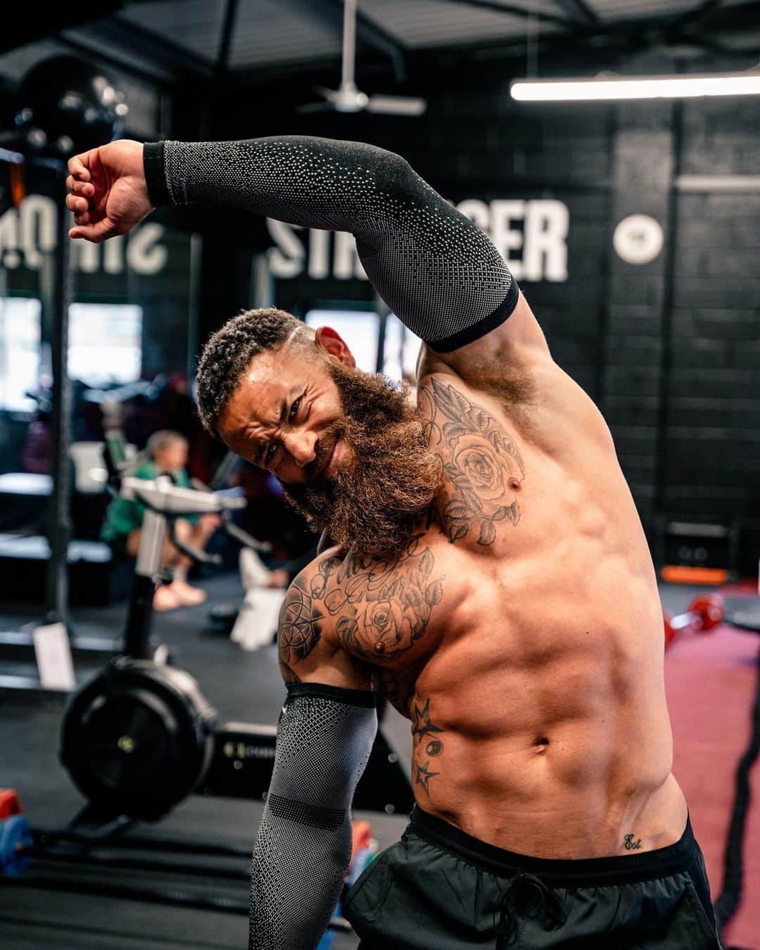 アシュリー・ケインさんのインスタグラム写真 - (アシュリー・ケインInstagram)「I’ve decided to add some strength and conditioning to my running, kayaking and swimming program with the aim of increasing performance output and mitigating the risk of injury 🦾  Remember: 𝙉𝙚𝙫𝙚𝙧 𝙪𝙣𝙙𝙚𝙧𝙚𝙨𝙩𝙞𝙢𝙖𝙩𝙚 𝙩𝙝𝙚 𝙞𝙢𝙥𝙤𝙧𝙩𝙖𝙣𝙘𝙚 𝙤𝙛 𝙗𝙚𝙞𝙣𝙜 𝗦𝗧𝗥𝗢𝗡𝗚. 𝘽𝙤𝙩𝙝 𝙢𝙚𝙣𝙩𝙖𝙡𝙡𝙮 𝙖𝙣𝙙 𝙥𝙝𝙮𝙨𝙞𝙘𝙖𝙡𝙡𝙮. 𝙇𝙞𝙛𝙚 𝙞𝙨 𝙩𝙤𝙪𝙜𝙝, 𝙗𝙪𝙩 𝙨𝙤 𝙖𝙧𝙚 𝙮𝙤𝙪!  Despite what you may think, I’ve stayed away from lifting as much as possible in the last two years to minimise muscle gain in aid of my endurance. However, if we make it back from the Yukon in July… I’m sniffing around the opportunity of attempting a World Record before the year is out and based on this, I will need strength and endurance together in abundance 😤  Note: 𝙊𝙣𝙚 𝙨𝙚𝙘𝙧𝙚𝙩 𝙤𝙛 𝙨𝙪𝙘𝙘𝙚𝙨𝙨 𝙞𝙣 𝙡𝙞𝙛𝙚 𝙞𝙨 𝙩𝙤 𝙗𝙚 𝙧𝙚𝙖𝙙𝙮 𝙛𝙤𝙧 𝙮𝙤𝙪𝙧 𝙤𝙥𝙥𝙤𝙧𝙩𝙪𝙣𝙞𝙩𝙮 𝙬𝙝𝙚𝙣 𝙞𝙩 𝙘𝙤𝙢𝙚𝙨. 𝙒𝙤𝙧𝙠 𝙝𝙖𝙧𝙙, 𝙨𝙩𝙖𝙮 𝙙𝙞𝙨𝙘𝙞𝙥𝙡𝙞𝙣𝙚𝙙 𝙖𝙣𝙙 𝙖𝙡𝙬𝙖𝙮𝙨 𝙗𝙚𝙡𝙞𝙚𝙫𝙚 𝙞𝙣 𝙮𝙤𝙪𝙧𝙨𝙚𝙡𝙛!  For everyone asking about the IVs that I have: It’s a bespoke IV specifically designed for long distance endurance events. The main objective is to reduce or cancel any chance of cramping or muscle spasms due to the immense stress on the body. So a bespoke IV is designed taking into account blood work analysis and training duration. The IV contains a blend of minerals, vitamins and importantly, electrolytes. To aid in long distance events such as the 125 mile ultra kayak. Available after consultation from @transformnow.co.uk 🧬   📸 @billybrownhill」4月21日 3時00分 - mrashleycain