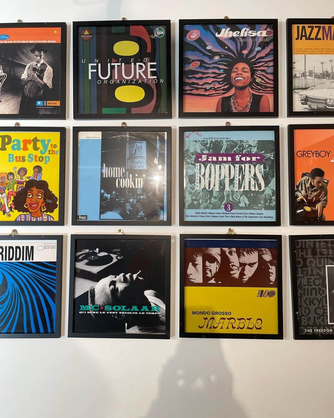 Monday満ちるさんのインスタグラム写真 - (Monday満ちるInstagram)「So happy to have come to London for the opening day of the #acidjazzillicitgrooves exhibition, and to see so many friends’ and peers’ works displayed! Ran into @paulbradshaw_snc98 who had the ever valuable magazine @straightnochaser_mag (and nice to see they had the #japanesejazz insert featuring yours truly displayed in the exhibition, picture by @meisafujishiro ). There was apparently a private showing from 6:00 and it was almost comical that we were booted out, me thinking, “…but I’m one of the OGs!” Whatevs, no hard feelings. My performance is coming up Saturday 4/22 at Camden’s The Forge; groovy girl @roberta_cutolo will be spinning (and omg what a group of great musicians I have playing with me, thank you @edjonessax for hooking me up!!!) — hope to see some of my London friends there! Thank you @agmplive for inviting me to perform 🙏☺️」4月21日 3時11分 - mondaymichiru