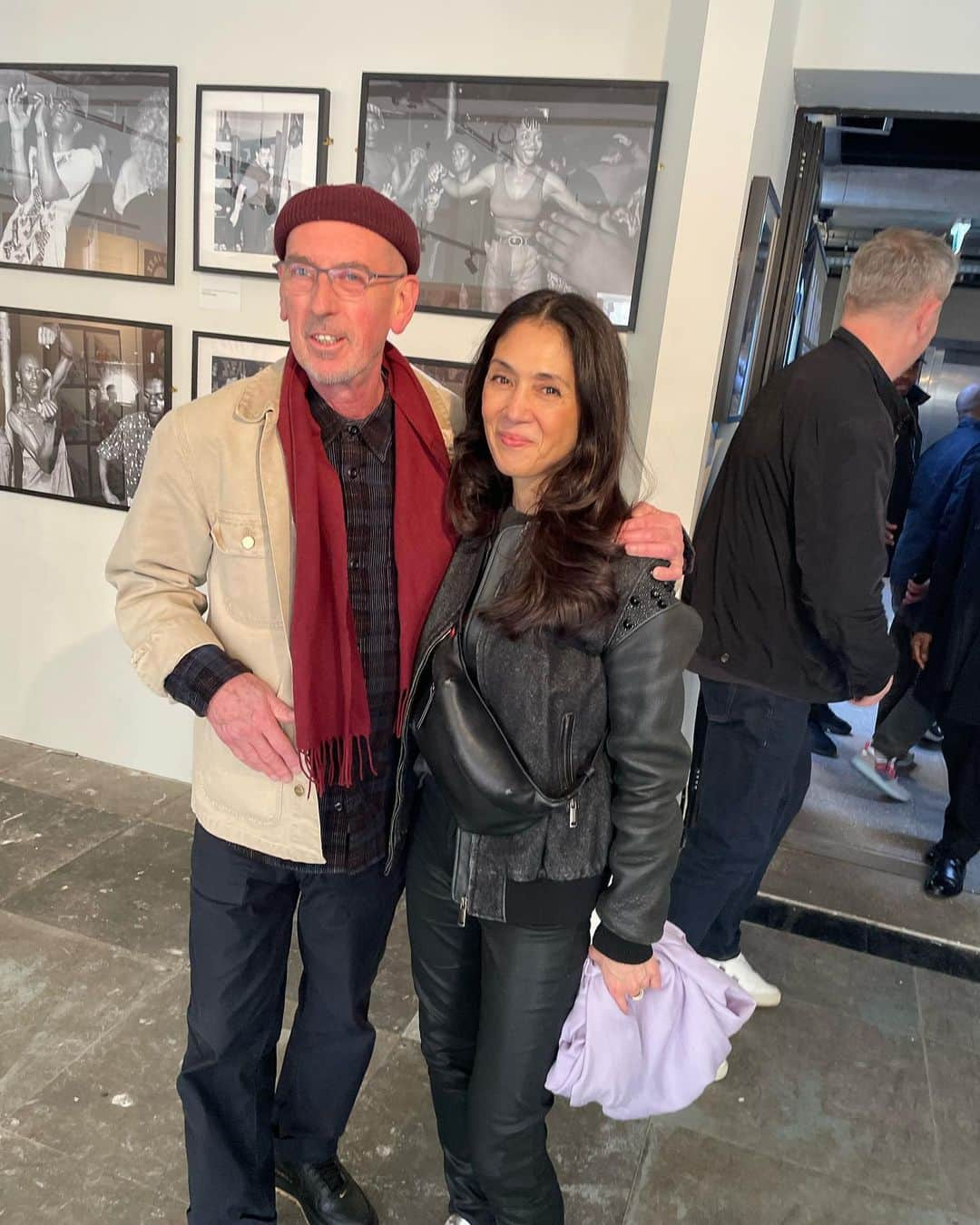 Monday満ちるさんのインスタグラム写真 - (Monday満ちるInstagram)「So happy to have come to London for the opening day of the #acidjazzillicitgrooves exhibition, and to see so many friends’ and peers’ works displayed! Ran into @paulbradshaw_snc98 who had the ever valuable magazine @straightnochaser_mag (and nice to see they had the #japanesejazz insert featuring yours truly displayed in the exhibition, picture by @meisafujishiro ). There was apparently a private showing from 6:00 and it was almost comical that we were booted out, me thinking, “…but I’m one of the OGs!” Whatevs, no hard feelings. My performance is coming up Saturday 4/22 at Camden’s The Forge; groovy girl @roberta_cutolo will be spinning (and omg what a group of great musicians I have playing with me, thank you @edjonessax for hooking me up!!!) — hope to see some of my London friends there! Thank you @agmplive for inviting me to perform 🙏☺️」4月21日 3時11分 - mondaymichiru