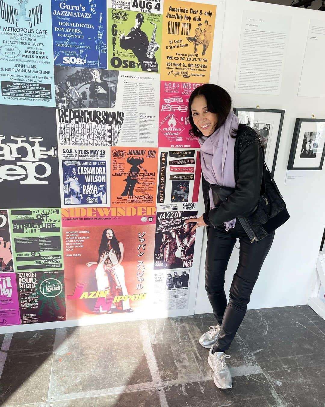 Monday満ちるのインスタグラム：「So happy to have come to London for the opening day of the #acidjazzillicitgrooves exhibition, and to see so many friends’ and peers’ works displayed! Ran into @paulbradshaw_snc98 who had the ever valuable magazine @straightnochaser_mag (and nice to see they had the #japanesejazz insert featuring yours truly displayed in the exhibition, picture by @meisafujishiro ). There was apparently a private showing from 6:00 and it was almost comical that we were booted out, me thinking, “…but I’m one of the OGs!” Whatevs, no hard feelings. My performance is coming up Saturday 4/22 at Camden’s The Forge; groovy girl @roberta_cutolo will be spinning (and omg what a group of great musicians I have playing with me, thank you @edjonessax for hooking me up!!!) — hope to see some of my London friends there! Thank you @agmplive for inviting me to perform 🙏☺️」