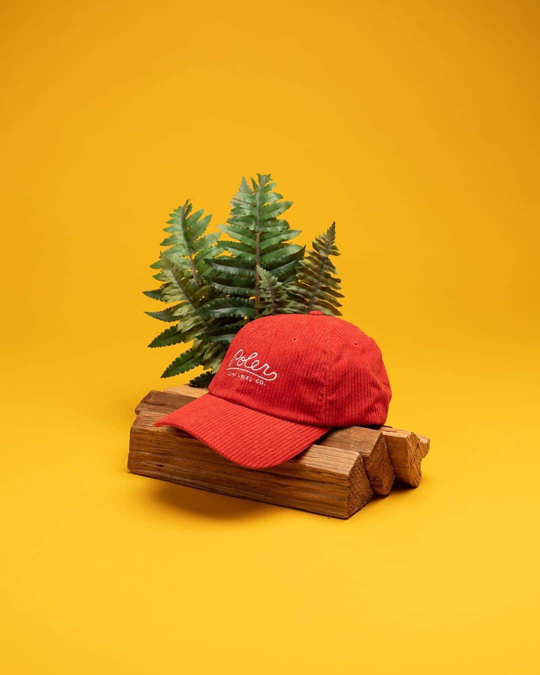Poler Outdoor Stuffさんのインスタグラム写真 - (Poler Outdoor StuffInstagram)「Find the groove, stay in the groove  There’s nothing like fresh corduroy, get your groove on in the Dad Vibes cordy hat  #campvibes」4月21日 3時07分 - polerstuff