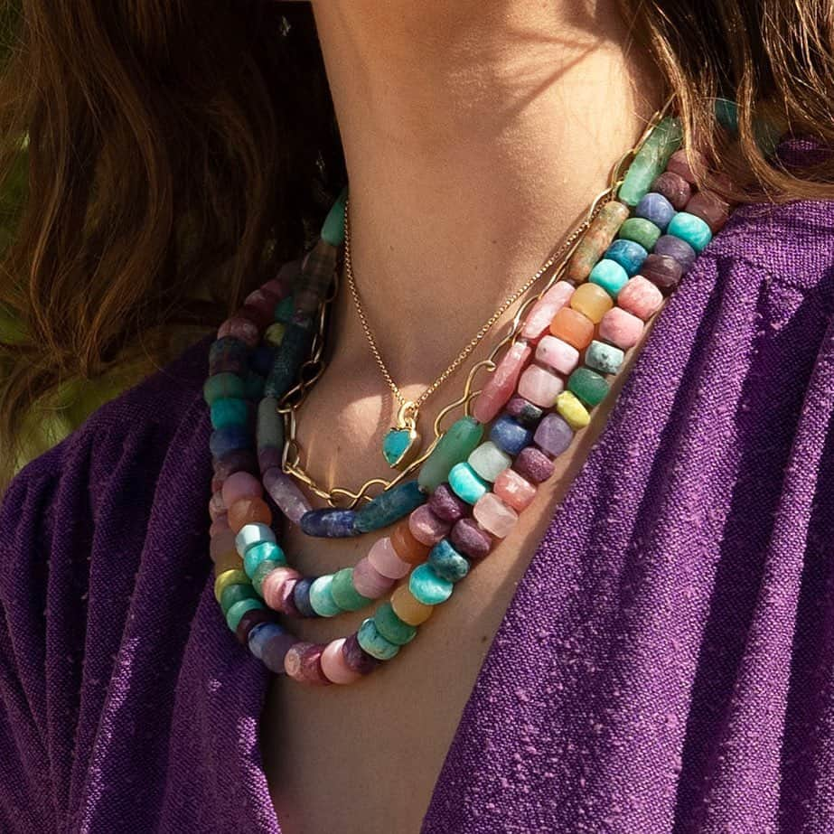 ブルックグレグソンのインスタグラム：「Feeling Spring with layers of textural honed gemstone bead necklaces inspired by the rainbow colored birds of Africa. Combining unique raw gemstones including Ruby, Lapis, Rhodochrosite, and more, the unique honed cut makes them feel so good on the body. A beautiful selection available @twistonline 💎🌈💕💫 #textilesfinejewelry #brookegregson」