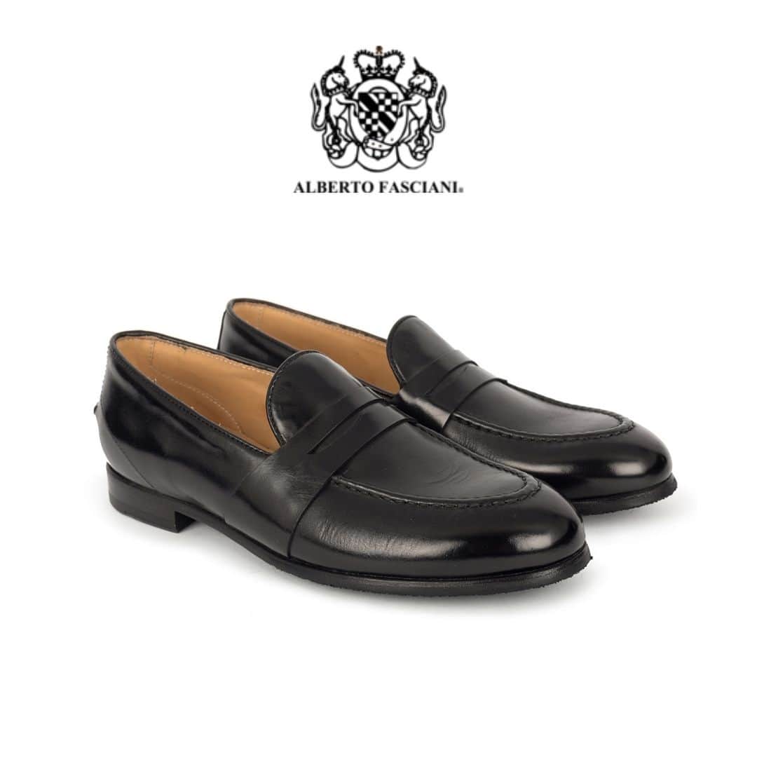 アルベルトファッシャーニのインスタグラム：「THEY ARE BACK.⁠ ⁠ The bestsellers loafers EVA 82030 are back in stock. ⁠ ⁠ The classic loafer with a rivisited design, to elevate your office look as well as sophisticated in its silhouette and details to dress-up. ⁠ ⁠ The deep black and the stitching on the upper are its distinguishing features. The finest calf leather is constructed over the flex leather sole with rubber sopports, full lined with natural and breathable calfskin leather. This to get the best comfort and flexibility.⁠ ⁠ ⁠ /// Discover more online & in stores:⁠ www.albertofasciani.it⁠ ⁠ ⁠#blackloafers #spring #musthave」