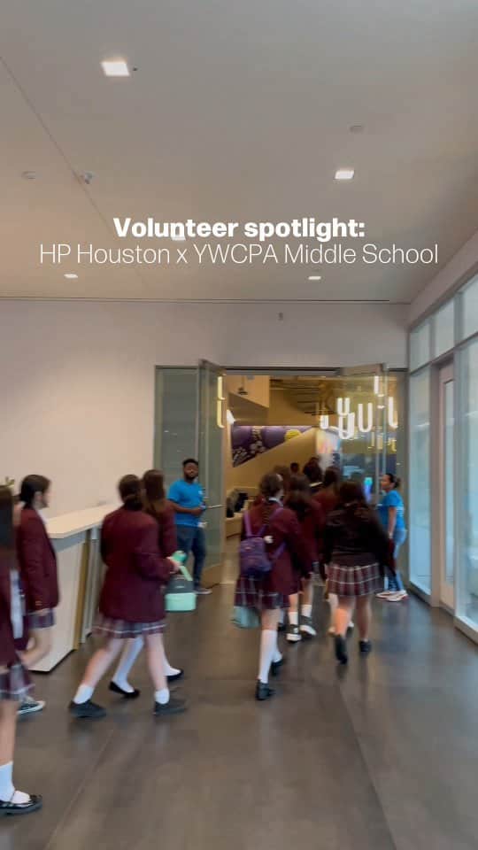 HP（ヒューレット・パッカード）のインスタグラム：「The HP Hispanic/Latinx BIN in Houston hosted 8th grade students from YWCPA Middle School for a stem event during our #40DaysofDoingGood campaign. The students participated in a career panel discussion, product showcase session, and presented their heat island projects. The goal of the project was to design an urban Lego city that would protect its citizens from the effects of rising temps. The students celebrated their projects with an awards ceremony and lunch. #NationalVolunteerWeek」