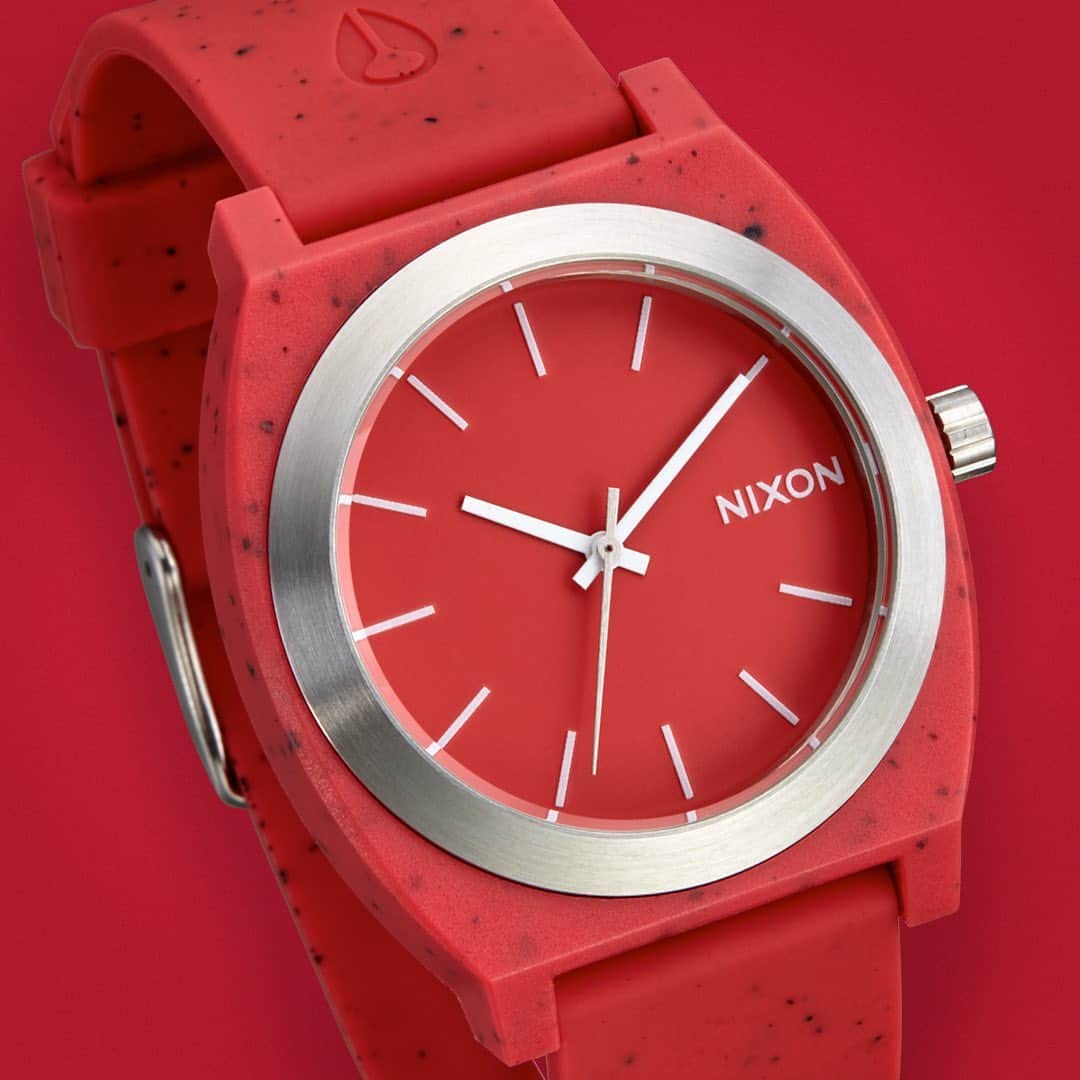 ニクソンのインスタグラム：「🚨 New Color Alert! 🚨   The iconic and eco-conscious Time Teller OPP, now available in red.   No eye drops needed.」