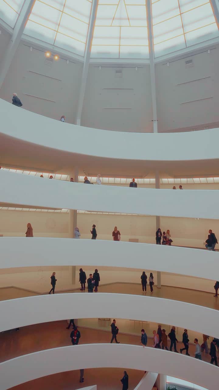 Lonely Planetのインスタグラム：「You can just go to the Guggenheim like a normal person... or you can go to the Guggenheim and act you’re in a Wes Anderson film 🤷 Drop your fave art museum in the comments and maaaaaybe we’ll head there next 🎥  📍 NYC Idea credit: @avawillyums」