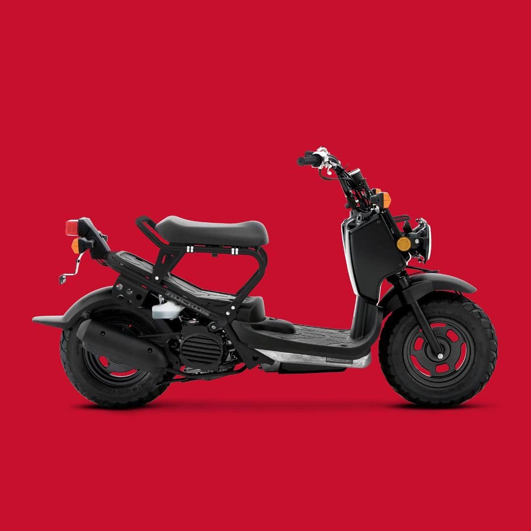 Honda Powersports USさんのインスタグラム写真 - (Honda Powersports USInstagram)「The 2024 Ruckus. The iconic scooter is available in two stealthy new colors with the same efficient, reliable and practical performance that it has become so well-known for. #Ruckus #HondaRuckus #Honda #BetterOnAHonda」4月21日 4時22分 - honda_powersports_us