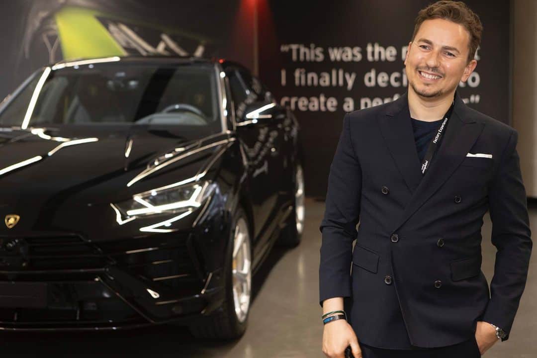 ホルヘ・ロレンソのインスタグラム：「Thanks for the unique experience 😊🙏  #lamborghini #lamborghiniurus」