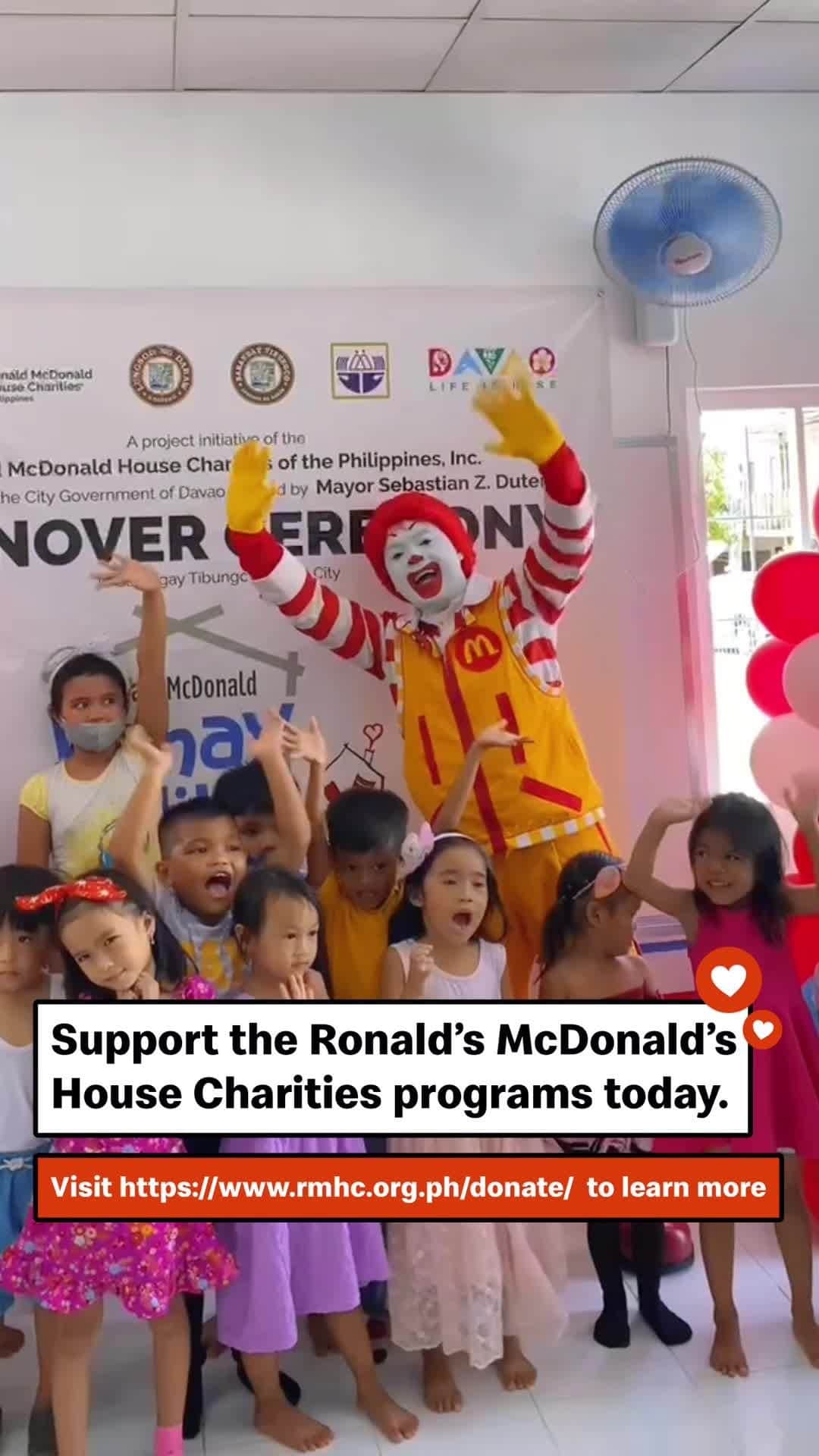 McDonald's Philippinesのインスタグラム：「The smile on these kids' faces says it all!    Ronald Mcdonald House Charities is proud to turn over its 37th Bahay Bulilit to the community of Brgy. Tibungco, Davao City.   Join us in making a difference by supporting RMHC's other programs. Donate today!」
