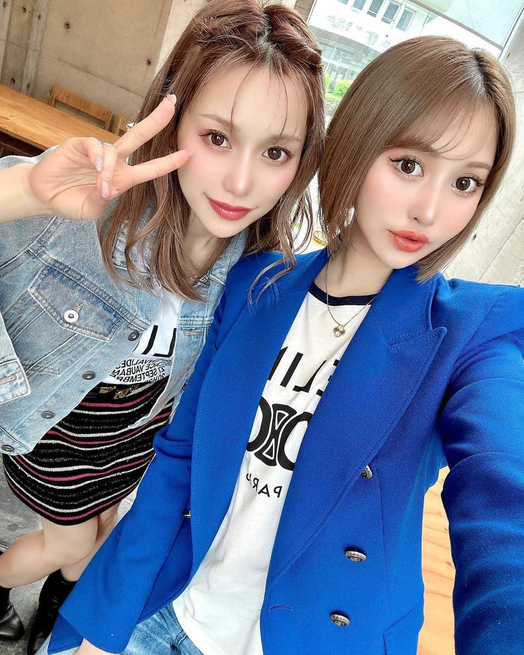 AIKAさんのインスタグラム写真 - (AIKAInstagram)「.  かなちゃんの日～🛼💙🤍  三十路会、会話がゲスくて おばさんなのよ😗最高🫶笑  最近はめっきり地毛生活💭  . #zara #celine #ザラジョ #セリーヌ #ランチ」4月21日 4時25分 - aikaaa1110