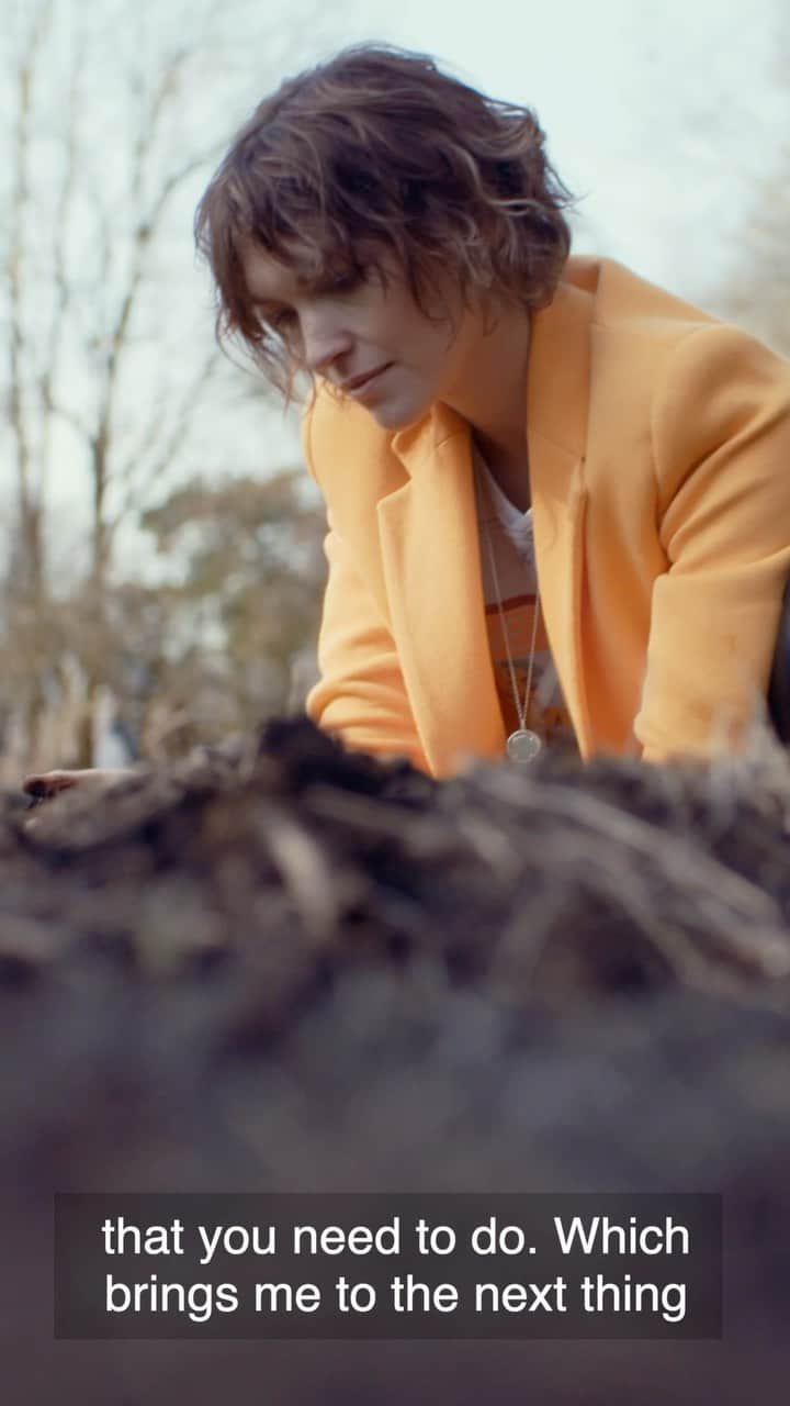 Weledaのインスタグラム：「Soil-friendly growing methods like biodynamic and regenerative farming have the potential to turn around our climate crisis. 🌿 If you are not sure how to lend soil a hand, climate activist @Arizona_muse speaks to @MarieClaireuk‘s @Lisaoxenham about the few simple ways to make more planet-friendly choices! For more head over to Dirt.Charity and read more about #SaveEarthsSkin through our link in bio.   In partnership with Marie Claire @marieclaireuk & @dirt.charity #saveearthsskin #earthweek」