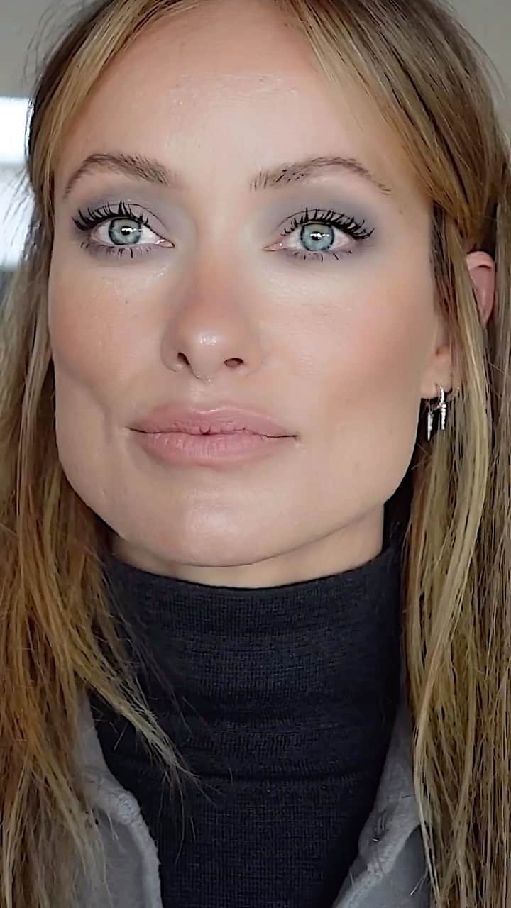 JO BAKERのインスタグラム：「O L I V I A • W I L D E 🇺🇸 Soft smokey lids… on #oliviawilde for @fearofgod show in LA last night ⚡️ Style @karlawelchstylist  Hair @mararoszak  Makeup by me #jobakermakeupartist using my new neutral palette #desertroadtrip @bakeupbeauty 💋 ( Link in Bio )  #smokeyeyes #makeupoftheday #smokey #soft #naturalmakeup #makeupideas #makeupaddict #makeupjunkie #grey #gray」