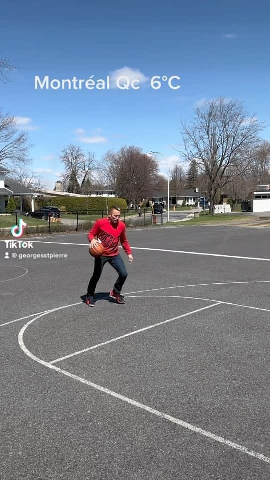 ジョルジュ・サンピエールのインスタグラム：「Alors que les courts extérieurs viennent d’ouvrir, ma saison de basketball commence du bon pied. 🏀😁」