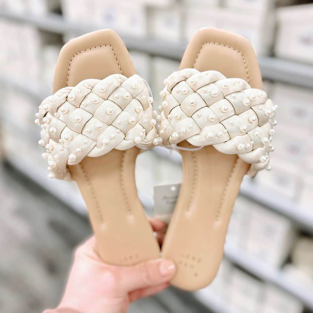 Target Styleさんのインスタグラム写真 - (Target StyleInstagram)「✨CALLING ALL BRIDES✨ our trending pearl sandals are back in stock! 🤍   @targetscallingme #target #targetstyle #weddingshoes」4月21日 4時44分 - targetstyle