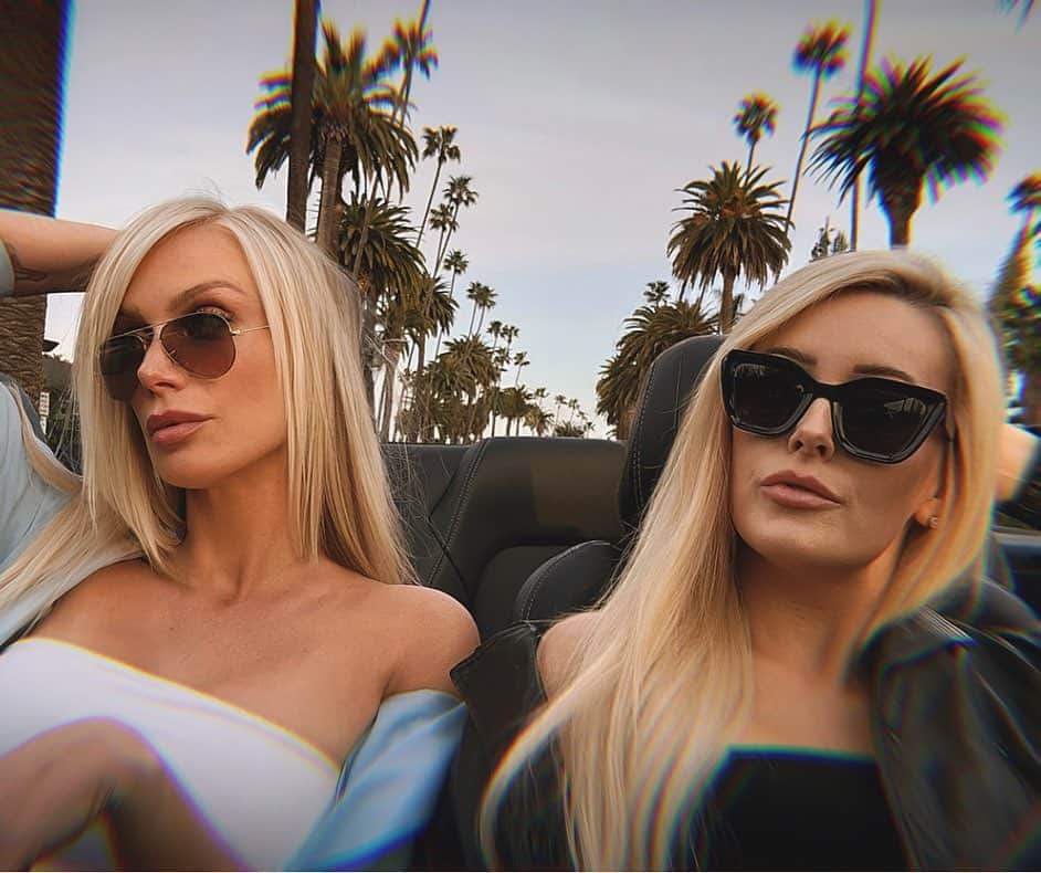 カリディー・イングリッシュのインスタグラム：「Bail Bond Barbies 🦋 @brittbrittposey」