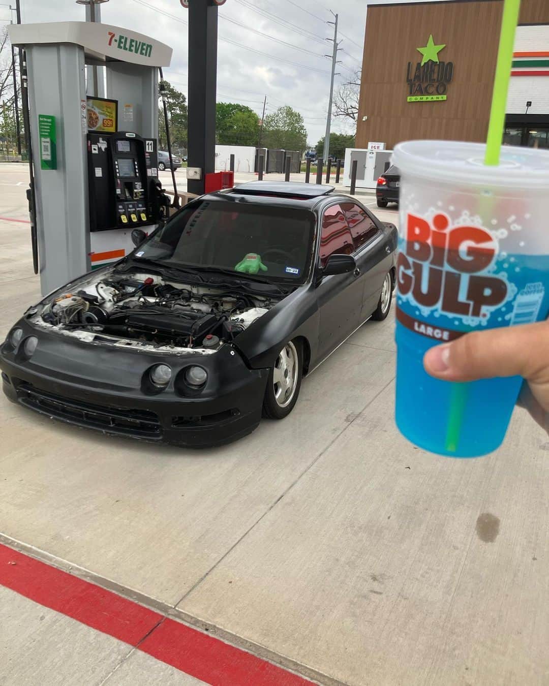 7-Eleven USAさんのインスタグラム写真 - (7-Eleven USAInstagram)「Little Thursday photo dump 😎 featuring:   @ethanwhoopes  @gge1a7 @wowitsashh @4doorteggy_59 @kellyoconor」4月21日 5時00分 - 7eleven