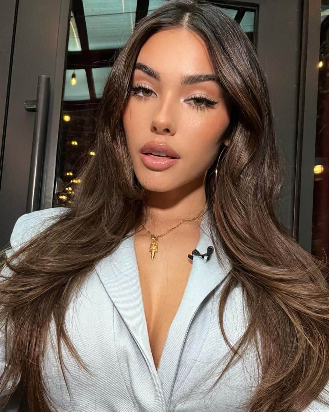 のインスタグラム：「Reunited with #madisonbeer today and it feels so good 🤍 hair by @daniellepriano #makeupbyvincent」
