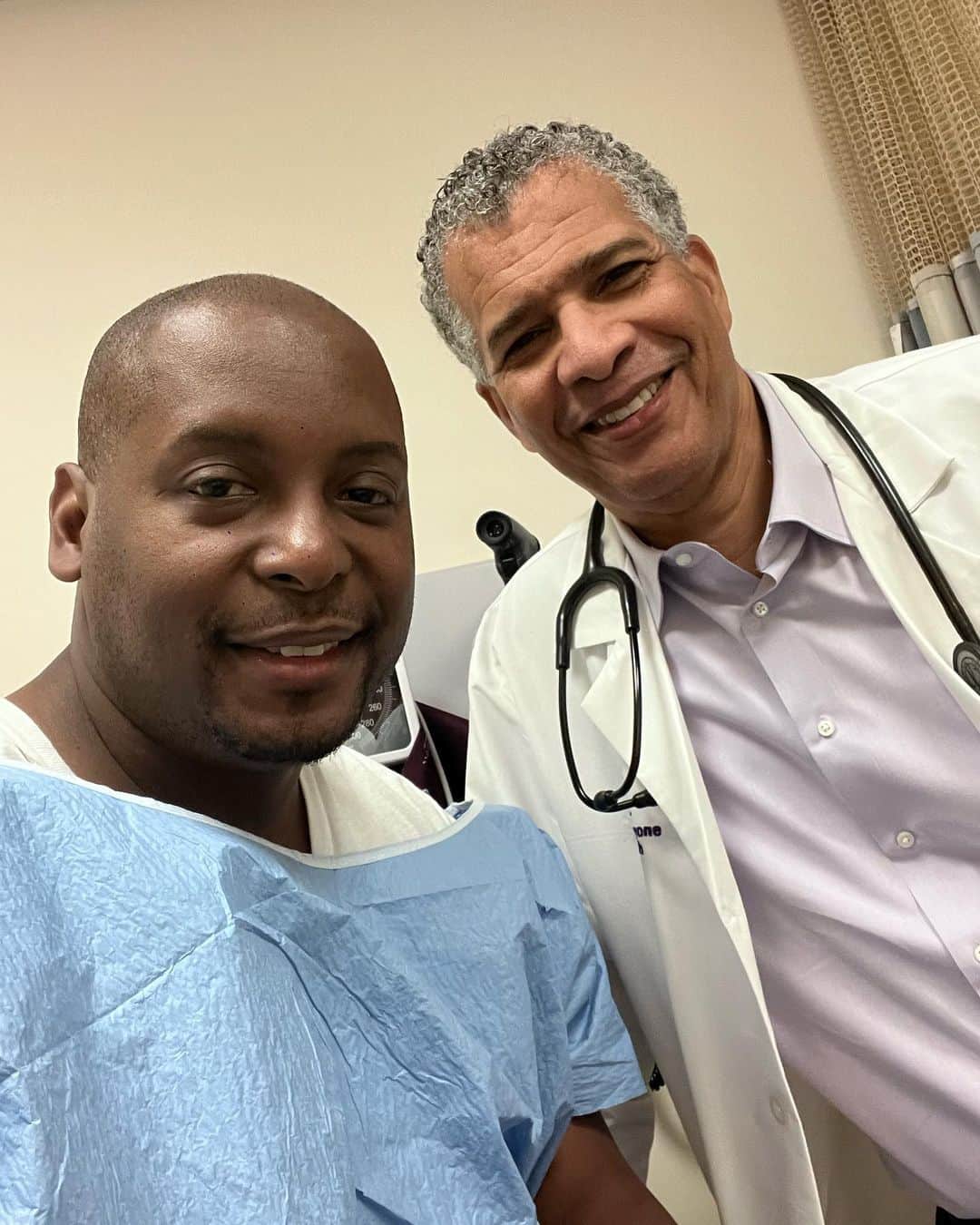 DJ Selfさんのインスタグラム写真 - (DJ SelfInstagram)「Went to visit Dr Valentine  for a check up health is wealth  my family and friends kept saying go so i went ………. All is well he said ……….. @akamoneymarv @bobcelestin  all said I’ll go with you and was a no show 😩🤷🏾‍♂️ but i went on my own 👍🏾」4月21日 5時22分 - djself