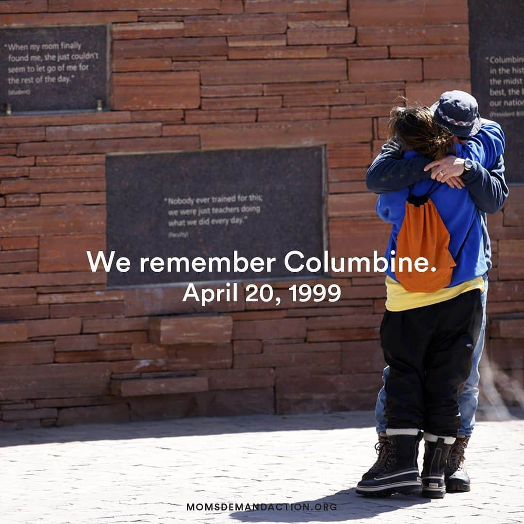 ジュリアン・ムーアさんのインスタグラム写真 - (ジュリアン・ムーアInstagram)「On this day in 1999, two gunmen shot and killed 12 students and one teacher and wounded 21 more at Columbine High School in Littleton, Colorado. Today, as we remember the victims and survivors of Columbine, pledge to #EndGunViolence in their honor.」4月21日 5時20分 - juliannemoore