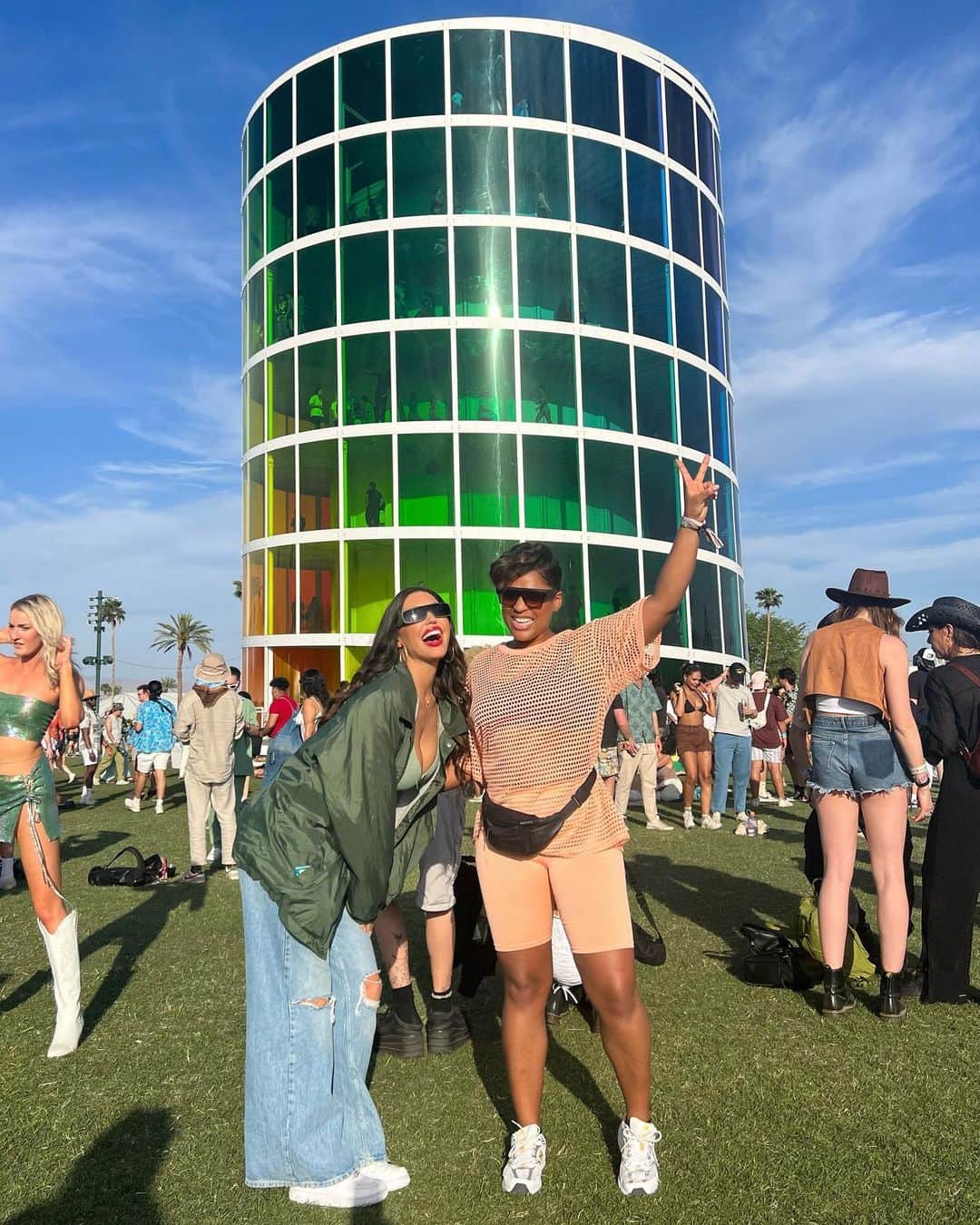 ヨランテ・ヴァン・カスベルヘンのインスタグラム：「About Coachella  #Day3 🦋🌵」