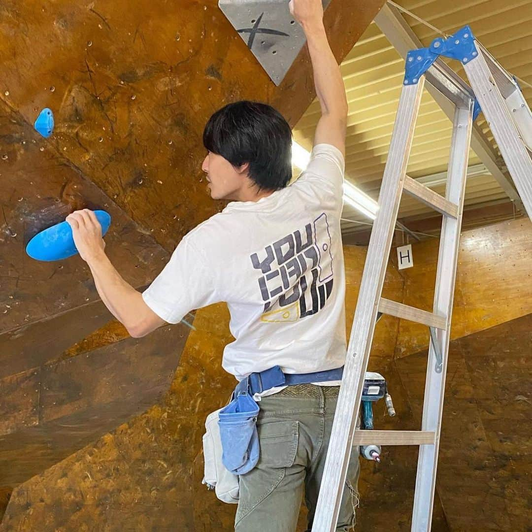 三浦絵里菜さんのインスタグラム写真 - (三浦絵里菜Instagram)「もはや先月の話だけど、 @ptl_bouldering_gym さんでコンペセットをさせてもらいました🙏 6級〜初段まで！ 後日だけど自分課題も登れて満足！笑  家族でとてもお世話になりました🙇‍♀️  #Repost @ptl_bouldering_gym with @use.repost ・・・ セッター紹介✨ ⁡ 2023年常設課題を作っていただくのは！！ ⁡ ★ハマケンさん★ 国内外でセッターとして大活躍されている濱田健介さん🌈 昨年岩で6段を登られたのは記憶に新しいです🪨 今年はPUSHにどんな課題を作ってくれたでしょうか？！ @hamaken87 ⁡ ⁡ ★DKさん★ みなさんご存知、笠原大輔さん🪄 JMSCA公認B級ルートセッターで全国を飛び回っておられます！！ 2年ぶりのDKさん課題にわくわく🤩✨ @dkclimb ⁡ ⁡ ★ふじもっちゃん★ 毎年の常設SETやマンスリーSETで PUSHのホールドを知り尽くしている男、藤本雄太さん🐒 C級ルートセッターで、MAD ROCKのアンバサダーを務められています🕺 今年もありがとうございます🙌🌸 @yuuta_fu ⁡ ⁡ ★えりなさん★ 激強ママクライマー、濱田絵里菜さん🧚🏻‍♀️ ママになってもなお強くなり続けていて、最近では岩で4段を登られていました‼︎🍓 えりなさんワールドお楽しみに🌏 @7eri ⁡ ⁡ ★こいちゃん★ ★So★ ★YUKA★ ⁡ 以上７人で魂込めて作りました🔥 ⁡ ⁡ 4/24までに消滅してしまう課題もありますので、 思う存分楽しんでいただけたらと思います！！！ ⁡ ⁡ ↓コンペ出場者はこちらの情報をチェック✅↓ #クラバン2023」4月21日 11時15分 - 7eri