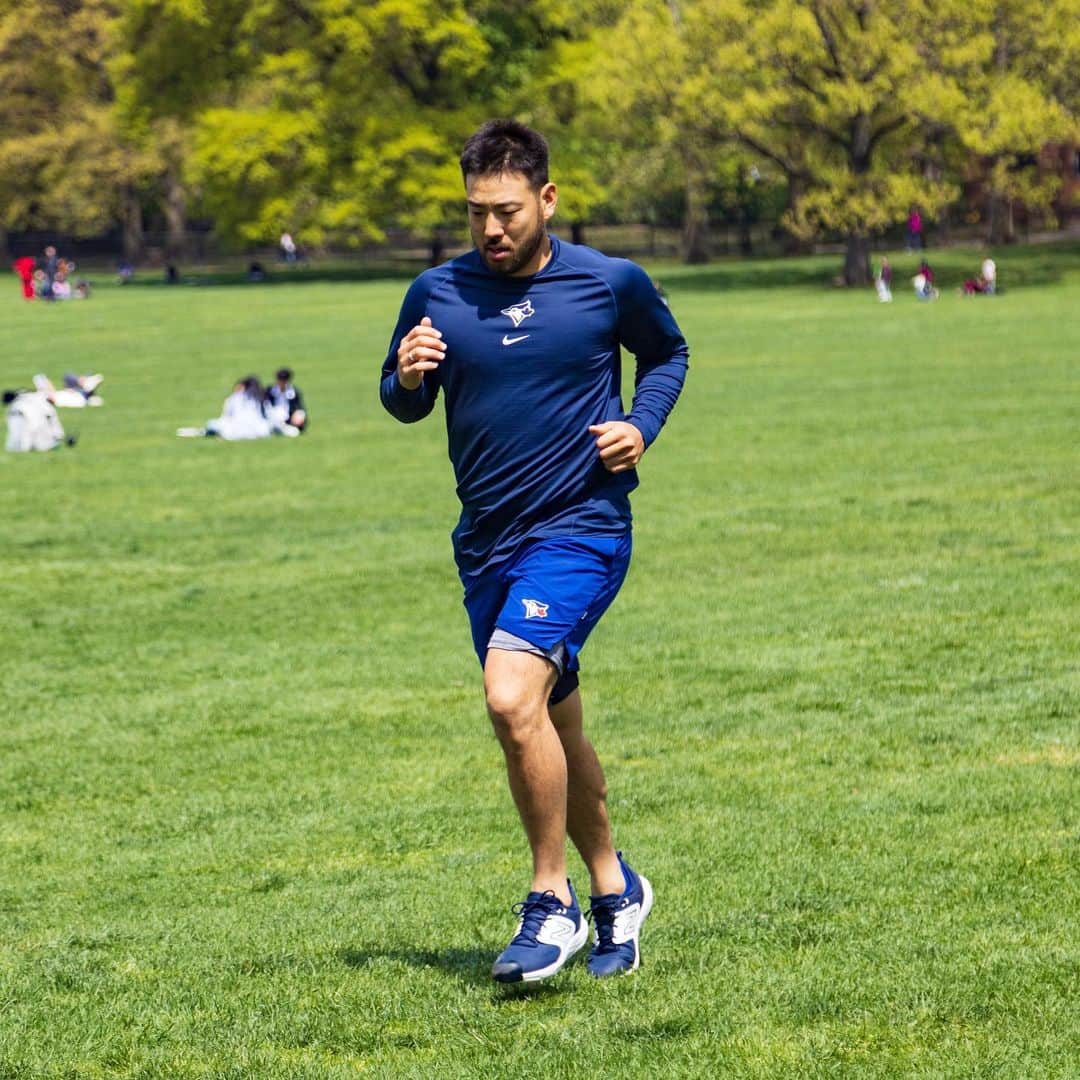 トロント・ブルージェイズさんのインスタグラム写真 - (トロント・ブルージェイズInstagram)「📍 Central Park, New York セントラルパークでオフの日も練習！」4月21日 6時10分 - bluejays