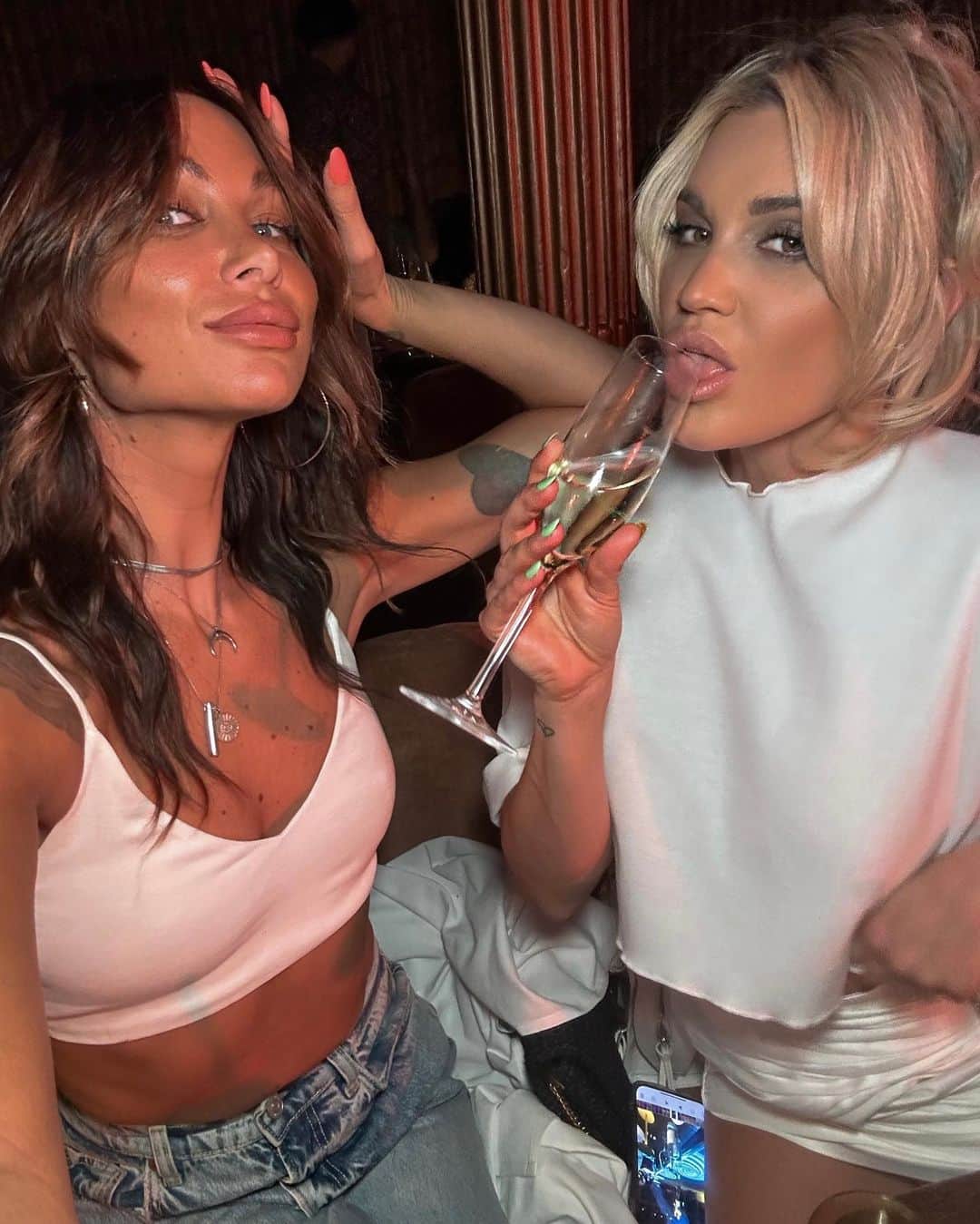 ルー・ティーズデールのインスタグラム：「@liolondonofficial 💃🏼」