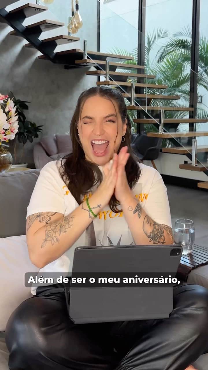 Bruna Unzuetaのインスタグラム：「Para quem não sabe, o mês de abril além de ser meu aniversário é também aniversário do @cuponationbrasil que estamos nos últimos dias para aproveitar! Lá você encontra cupons e ofertas exclusivas para presentear e economizar nas duas lojas preferidas. São descontos em diversas categorias, e para utilizar um código de desconto é super fácil, confira o passo a passo no vídeo e não deixe para a última hora! Afinal, nada melhor do que economizar e ainda comprar em suas lojas prediletas, não é mesmo? #cuponsdedesconto #cuponation #publicidade」