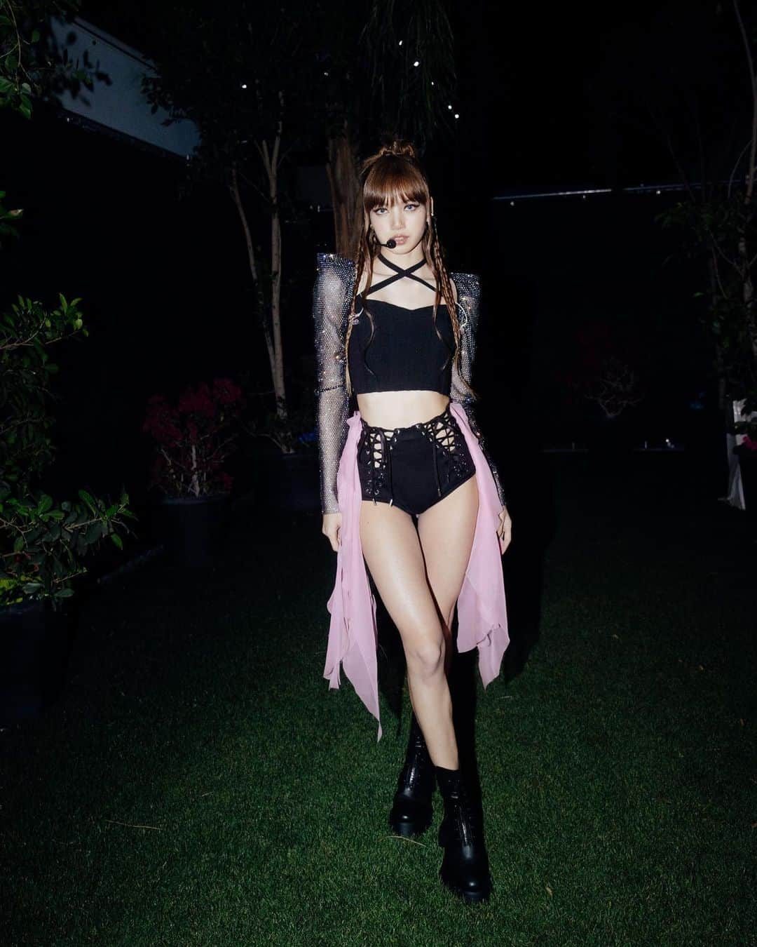 リサさんのインスタグラム写真 - (リサInstagram)「Still can't get over last weekend. Such an honor to headline for @coachella 💖 Now get ready for weekend 2 LETS GO🔥」4月21日 6時26分 - lalalalisa_m