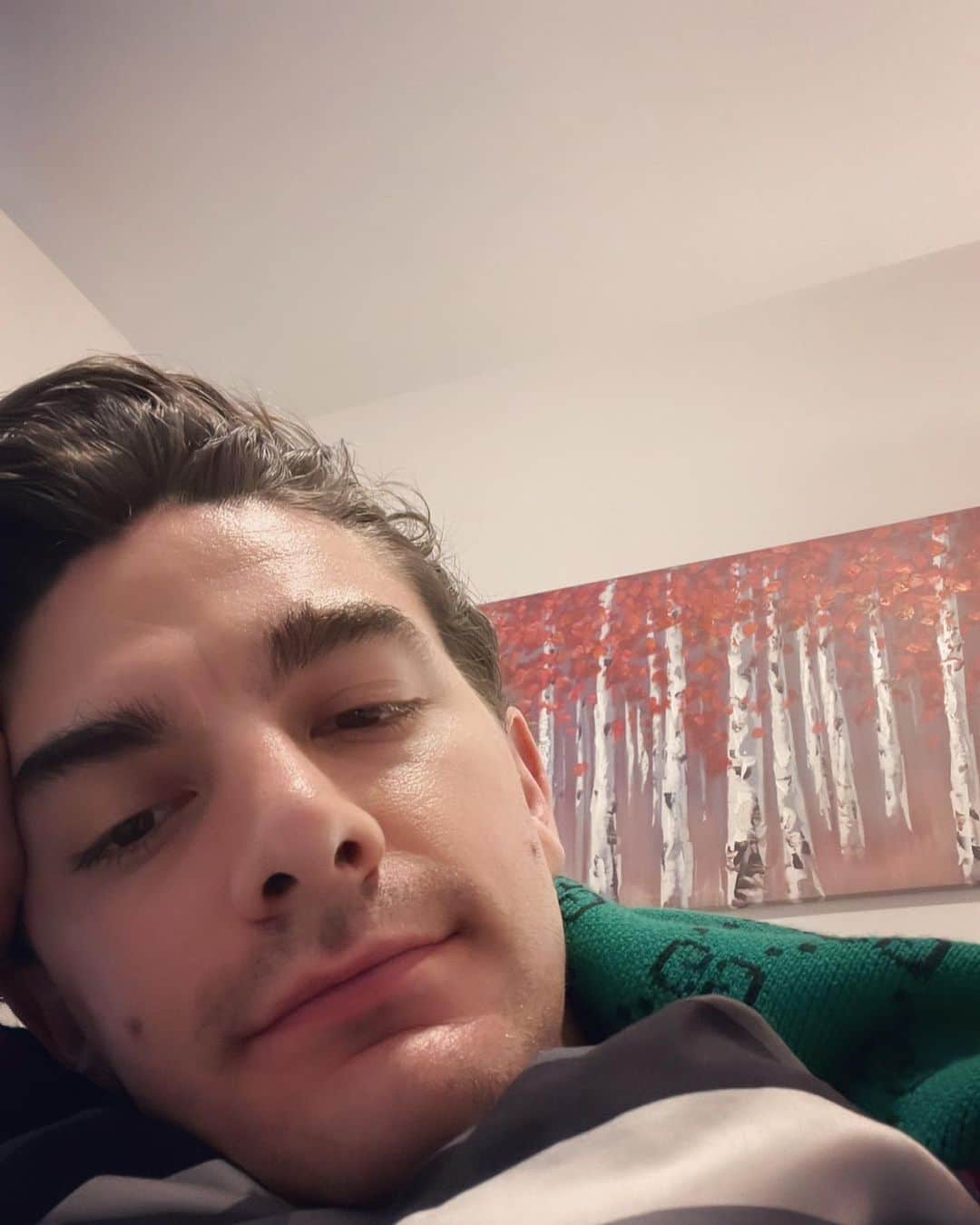 ティモシー・コレトのインスタグラム：「Can somebody bring me a chocolate bar? Preferably with caramel plz 🍫」