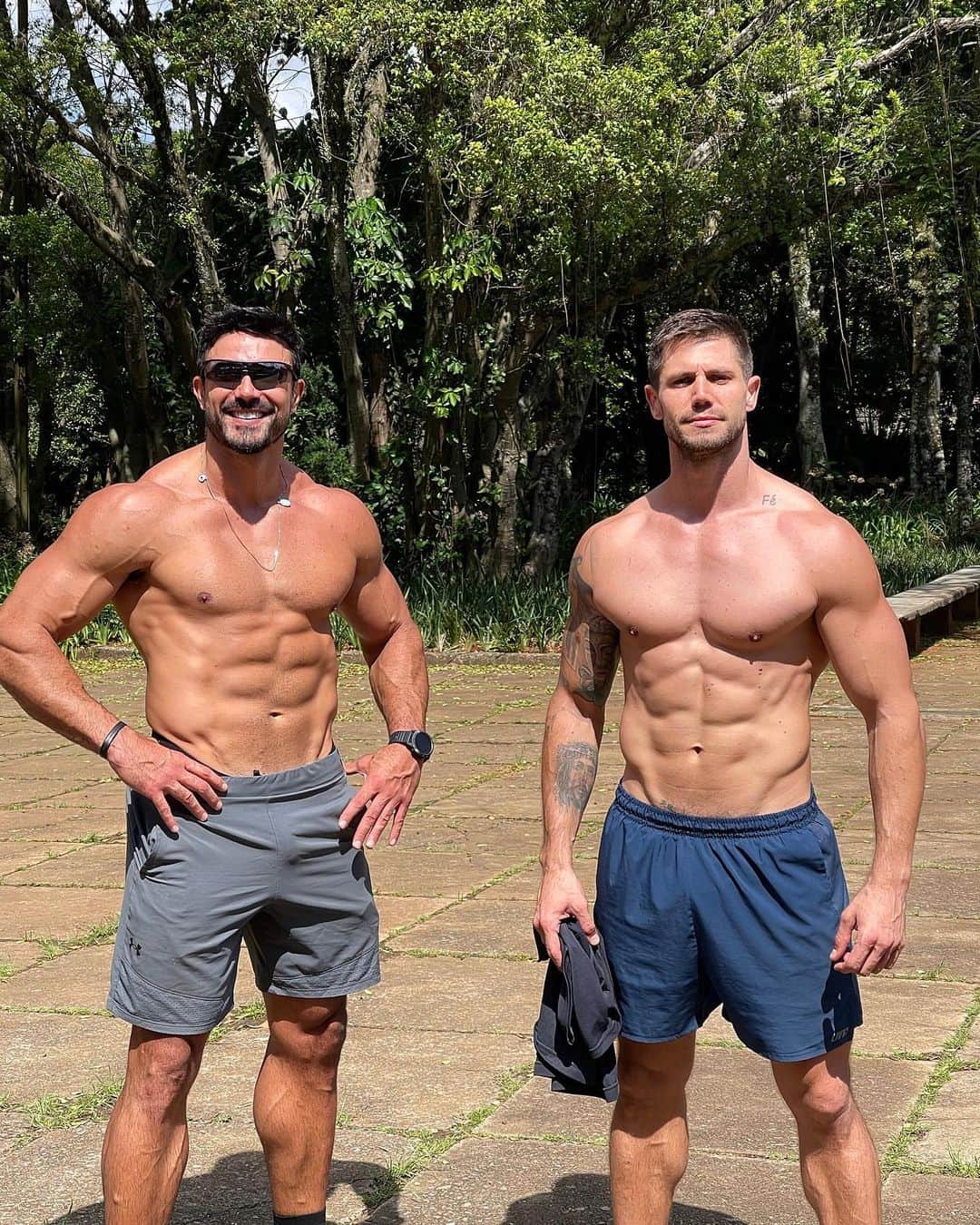 のインスタグラム：「Mais um treinão pra conta e a meta é permanecer em constante evolução 👊 #Mahamudra #brotherhood」