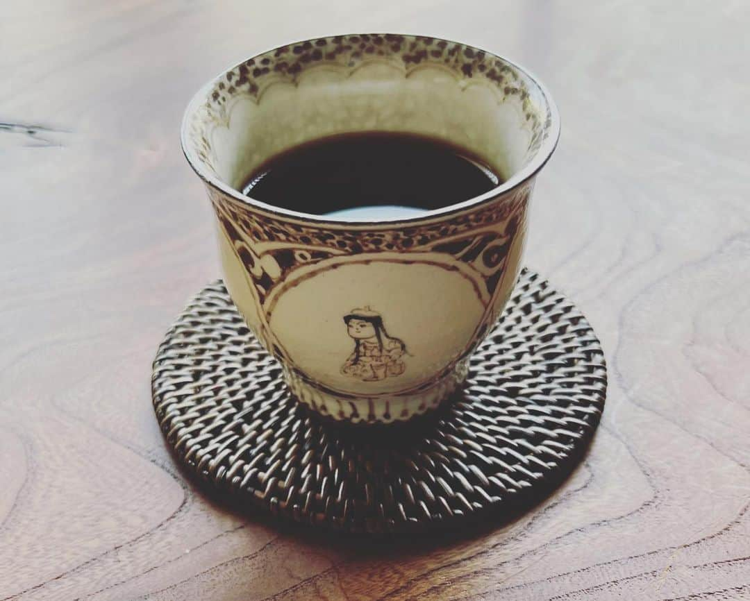 有森裕子さんのインスタグラム写真 - (有森裕子Instagram)「おうちカフェ☕️ NEW CUP❣️  今は無き喫茶「大坊珈琲」 のマスター、大坊さんから😆❣️  繊細な絵付け ひとつひとつの愛らしい表情 大好きな陶芸家の1人 #升たか」4月21日 6時50分 - arimori.yuko33