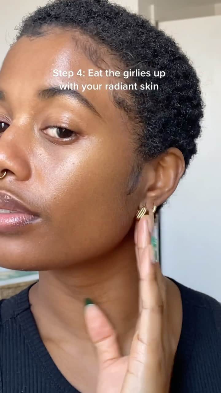 Smashboxのインスタグラム：「brb primer cocktailing my way to glowy, dewy, never-oily dimension that’ll last all day + grip my makeup  Prep better with skincare-powered primers. Shop the formulas at smashbox.com | Link in bio」