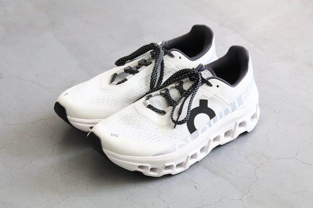 wonder_mountain_irieさんのインスタグラム写真 - (wonder_mountain_irieInstagram)「【limited】 On / オン "Cloudmonster Undyed White / White" ¥ 18,480- ※こちらの商品は限られたショップのみ取り扱い可能な限定カラーとなります。 _ 〈onlin store / @digital_mountain〉 https://www.digital-mountain.net _  【オンラインストア#DigitalMountain へのご注文】 *24時間受付 *14時までのご注文で即日発送 *1万円以上ご購入で送料無料/ tel：084-973-8204  _ We can send your order overseas. Ordering procedure details can be found here. >>http://www.digital-mountain.net/html/page56.html  _ #On #cloudmonster  #オン _ 実店舗：#WonderMountain  〒720-0043  広島県福山市船町2-23 JR 「#福山駅」より徒歩10分 #ワンダーマウンテン #japan #hiroshima #福山 #福山市 #尾道 #倉敷 #鞆の浦 近く _ WOMEN/GOODS： @hacbywondermountain _」4月21日 6時57分 - wonder_mountain_