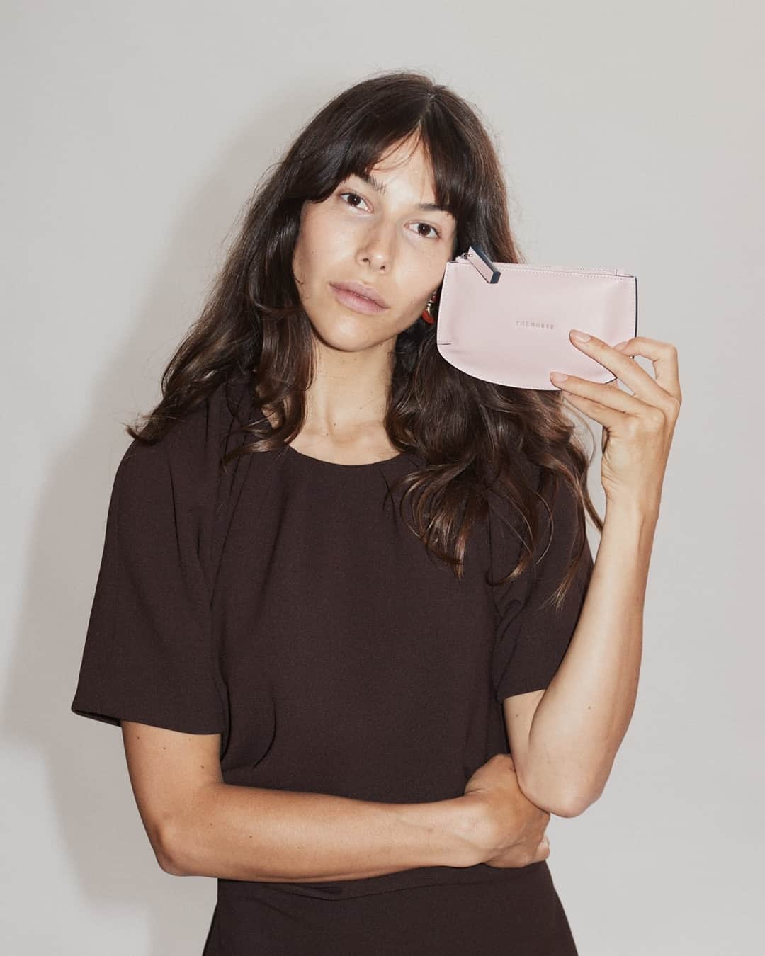 The Horseのインスタグラム：「DREW - Compact, practical and multi-functional, Drew is perfect for your small cosmetics, cards or essential grab-and-go items. A zip closure keeps your contents safe and secure while the smaller size makes it perfect for throwing into a bigger Horse bag or coat pocket.」