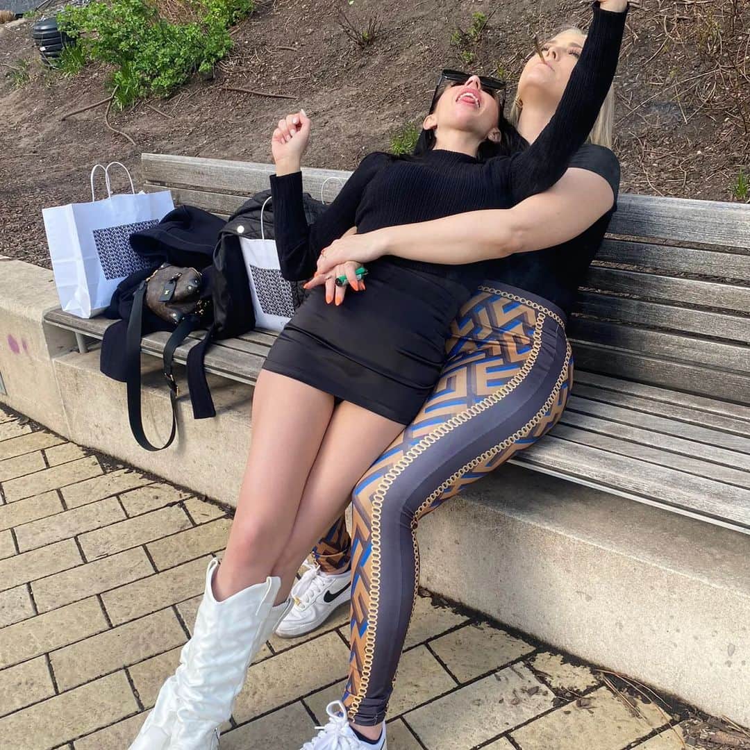 レクシー・ベルさんのインスタグラム写真 - (レクシー・ベルInstagram)「Happy #420 babes」4月21日 7時01分 - omgitslexi