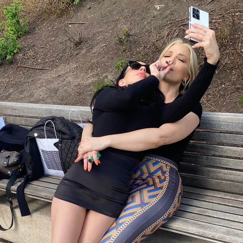 レクシー・ベルさんのインスタグラム写真 - (レクシー・ベルInstagram)「Happy #420 babes」4月21日 7時01分 - omgitslexi