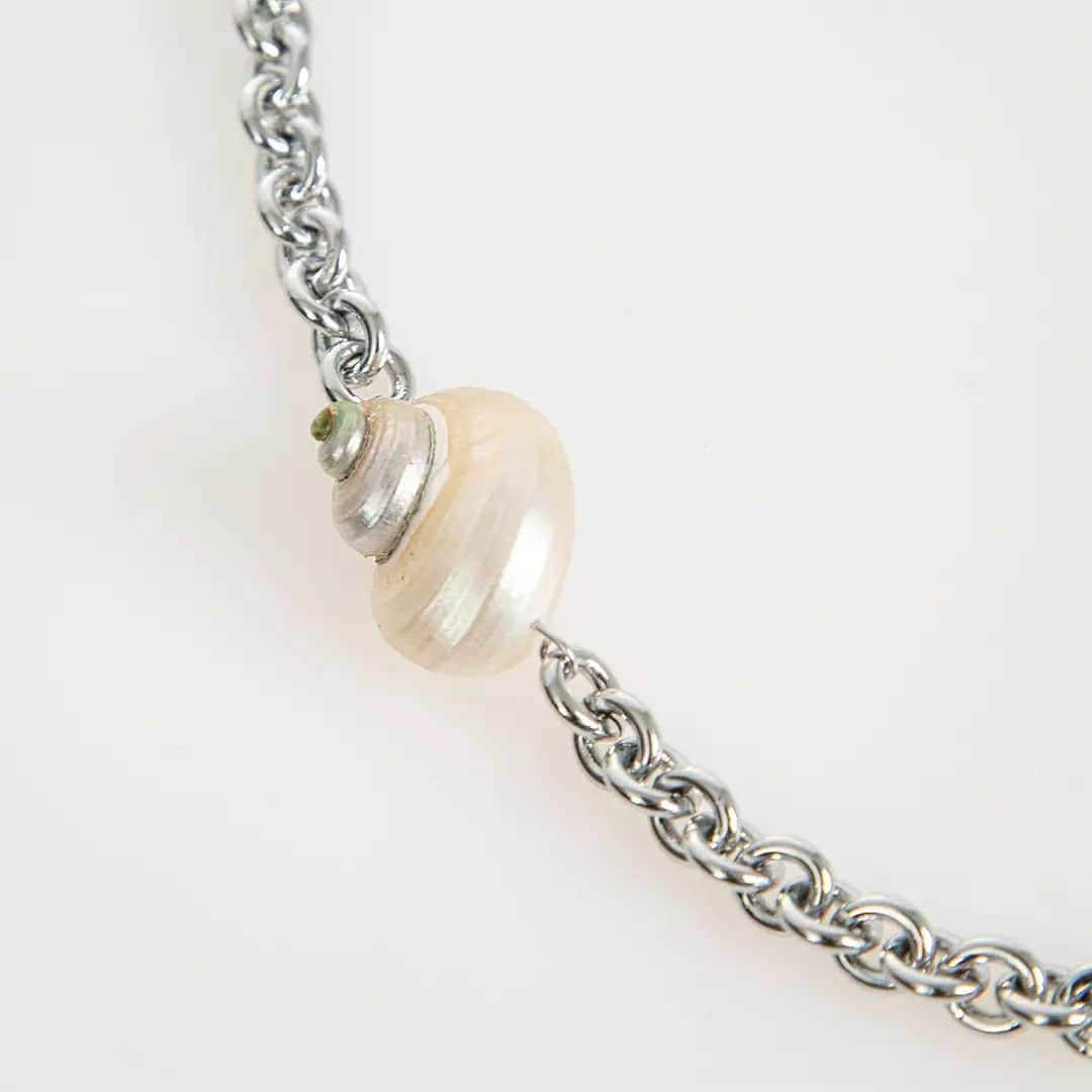 アルファ60のインスタグラム：「ALPHA60 X TANÉ ANDREWS Jewellery collaboration is now available online.」