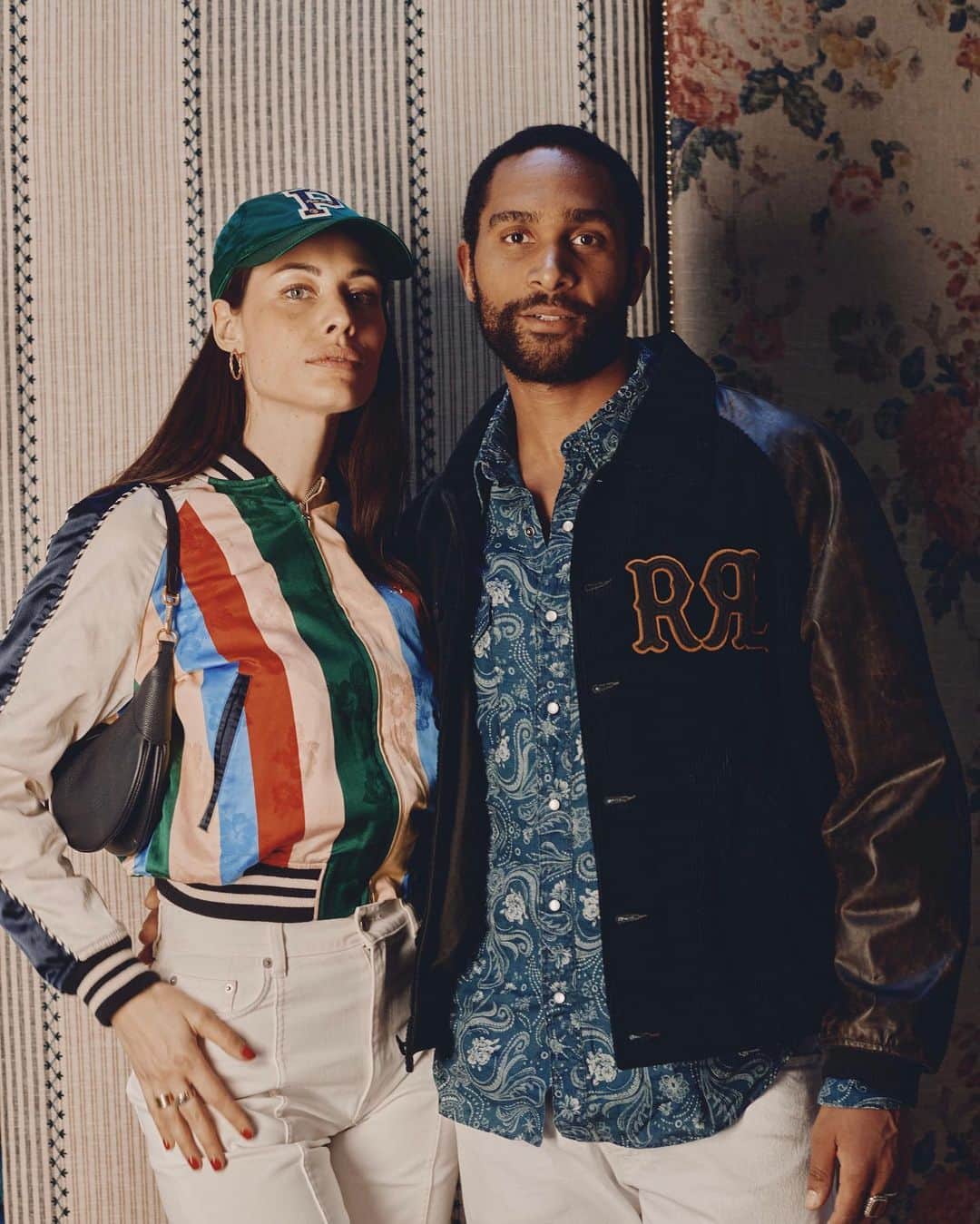 Polo Ralph Laurenさんのインスタグラム写真 - (Polo Ralph LaurenInstagram)「Captured against a backdrop of #RalphLaurenHome’s Fabric by the Yard collections, #MaricaPellegrinelli, #WilliamDjoko, #GinevraFerro, #PaolaAmeyibor and #PamelaAmeyibor, #DoinaCiobanu and #DanielPDykes, #EvaFontanelli, and #AnnaCastellini arrive at #RalphLauren’s flagship on Via della Spiga for an evening celebration during #MilanDesignWeek.  #RLMilan #PoloRalphLauren」4月21日 7時31分 - poloralphlauren