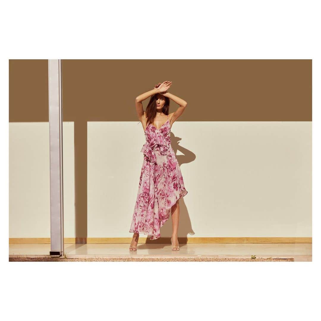 ティーバッグスさんのインスタグラム写真 - (ティーバッグスInstagram)「Into the light ✨ Show stop in our newest Greta. #MISASummer23」4月21日 7時42分 - misa_losangeles