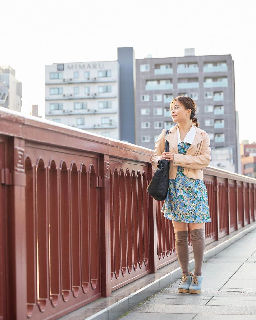 及川愛未のインスタグラム：「friday.  今日も一日頑張って行きましょう🌉🌉  photo by 📸 @kei_osa10 さん  『WONDER DEEVA』episode.1 DEEVA BOOKS: manami 写真集:  https://www.amazon.co.jp/dp/B0BP6P7163  . . .  #shooting #撮影 #作品撮り #作品 #被写体 #被写体希望 #model #job #hairmake  #ポートレートしま専科 #ポートレート  #photography #photooftheday  #写真  #写真好きな人と繋がりたい  #写真撮るの好き人と繋がりたい  #portraitmodel #portrait #東京カメラ部  #カメラマン募集  #ファインダー  #ファインダー越しの私の世界 #モデル  #followme #桜 #cherryblossom  #浅草 #アサヒビール #sunset   ♠️郡司大地作品『love me』 2nd写真集発売中📚  bookwalker、7net、FOD、コミックシーモアより発売（今後展開増える予定）  https://bookwalker.jp/de40378348-f389-417d-bcf8-72851d1f9b59/  https://7net.omni7.jp/detail/5110796705  https://fod-sp.fujitv.co.jp/s/books/898454/BT000089845400100101/  https://www.cmoa.jp/title/1101297714/  amazonからも購入できます https://www.amazon.co.jp/『Love-me』-manami-写真集-ラビリンス-ebook/dp/B08VRJXF8S/ref=mp_s_a_1_28?dchild=1&keywords=manami&qid=1613345281&sr=8-28  🔹first写真集『Pin Up Girl』『PHOTO SHOT　manami （ラビリンス） オンデマンド・kindle出版より発売 https://www.amazon.co.jp/「PHOTO-SHOT」-エンジェルガール-manami-美女グラビアコレクション-manami/dp/B07SZGSZJ7/ref=mp_s_a_1_48?keywords=manami&qid=1613344854&sr=8-48  https://www.amazon.co.jp/gp/aw/d/B07TLPBDL2/ref=tmm_pap_title_0?ie=UTF8&qid=1613344846&sr=8-50  ペーパーブック&電子書籍📚FOD コミックシーモア　 7net amazon amazon kindle展開中 Pin Up Girl manga.fod.fujitv.co.jp/books/632893/B…  PHOTO SHOT 7net.omni7.jp/detail/  セクシークイーン cmoa.jp/title/11012474…  7net.omni7.jp/detail/5110814…  loveme manga.fod.fujitv.co.jp/books/898454/B…/  ピロシキーズの恋愛こじらせチャンネルゲスト出演🆕 https://m.youtube.com/channel/UC1cc-n59HLmEdJsZeTzr5rA/videos  プロカメラマン被写体youtube番組ゲストDANCE IN THE SUNSET｜はまぐら https://m.youtube.com/watch?v=A93G0X-1Gyg  Video portrait 30｜Nikon Z6Ⅱ（ポートレートムービー） はまぐら  youtu.be/NWt26pP3YLk  Video portrait 33｜THE COSMETIC｜NIKKOR Z 24-70 f/2.8 S｜ Nikon Z6Ⅱ（ポートレートムービー）  youtu.be/Wap0EgFvtdQ 🆕  Video portrait 39｜NIGHT WALK｜NIKKORZ 50mm f/1.2 S｜ Nikon Z6Ⅱ（ポートレートムービー） はまぐら 🆕 https://m.youtube.com/watch?v=unXSI2gUYlE」