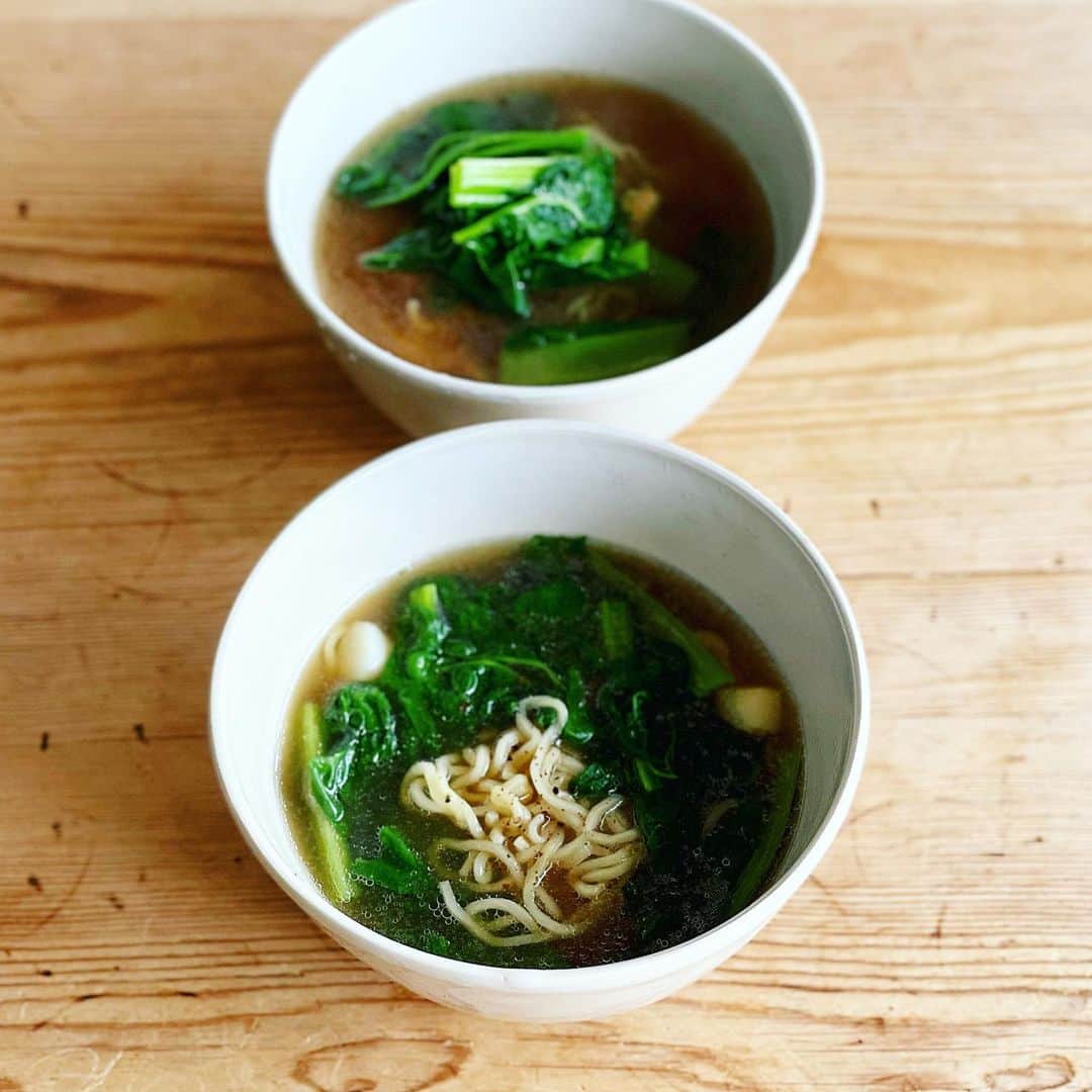 福田里香さんのインスタグラム写真 - (福田里香Instagram)「葉野菜とホタテの汁そば シンプルにおいしい組み合わせ。 スープは軽く味噌味で。」4月21日 7時56分 - riccafukuda